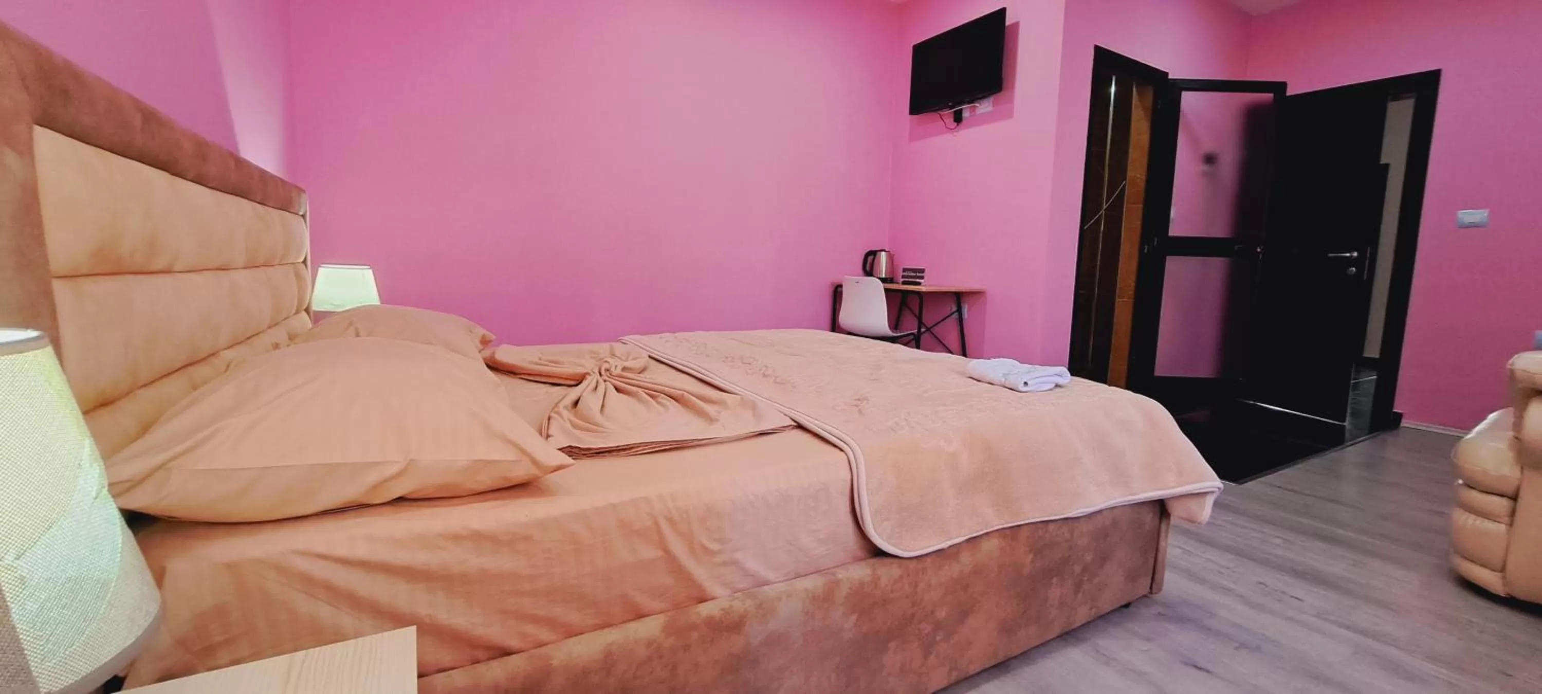 Bed in CityCenterHotel Shkoder