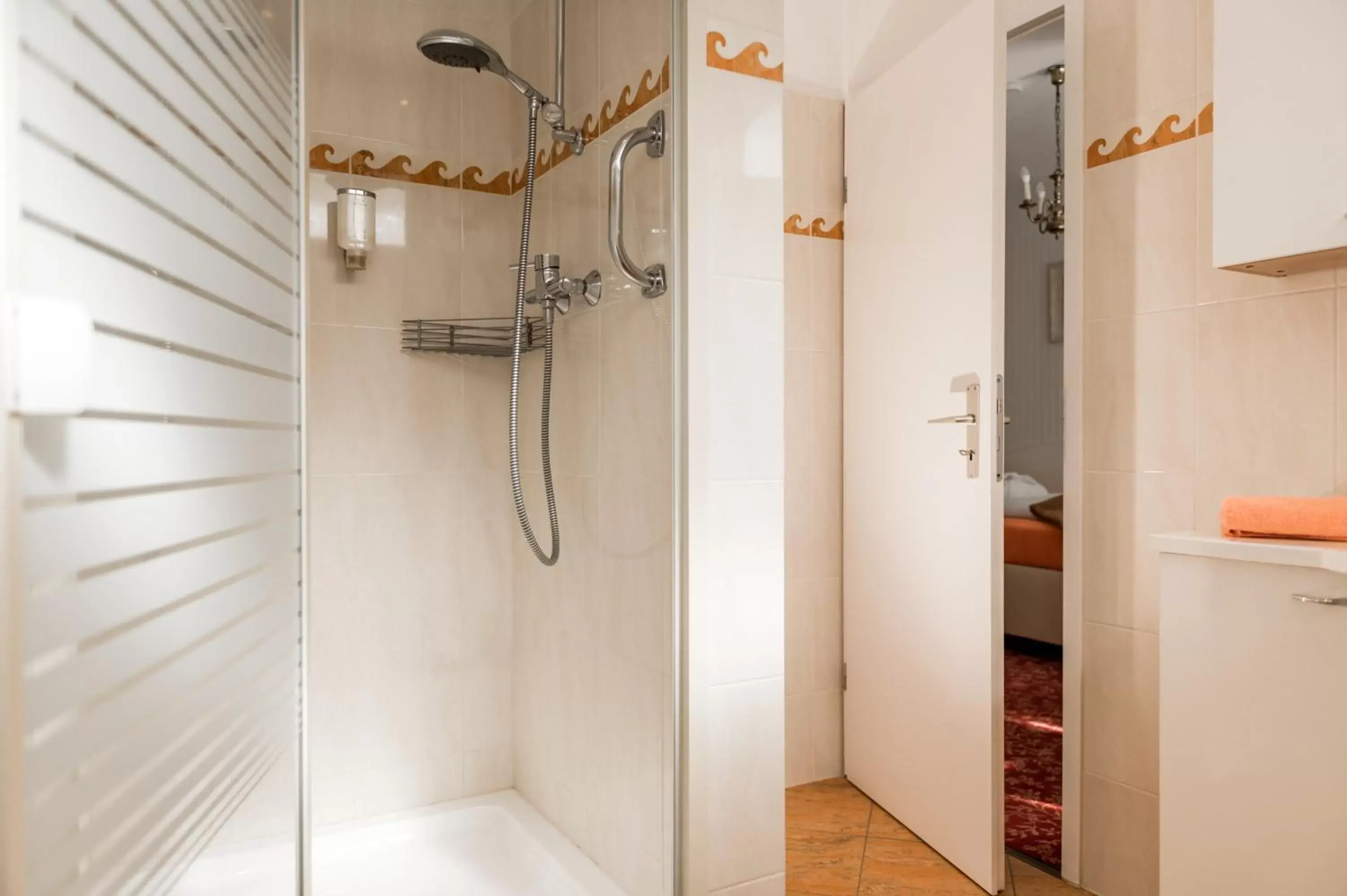 Shower, Bathroom in Parkhotel Weber-Müller