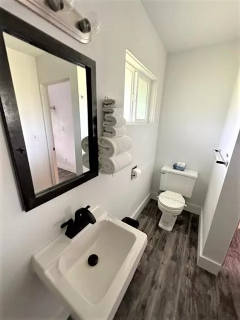 Bathroom in Myrtle Lane Inn