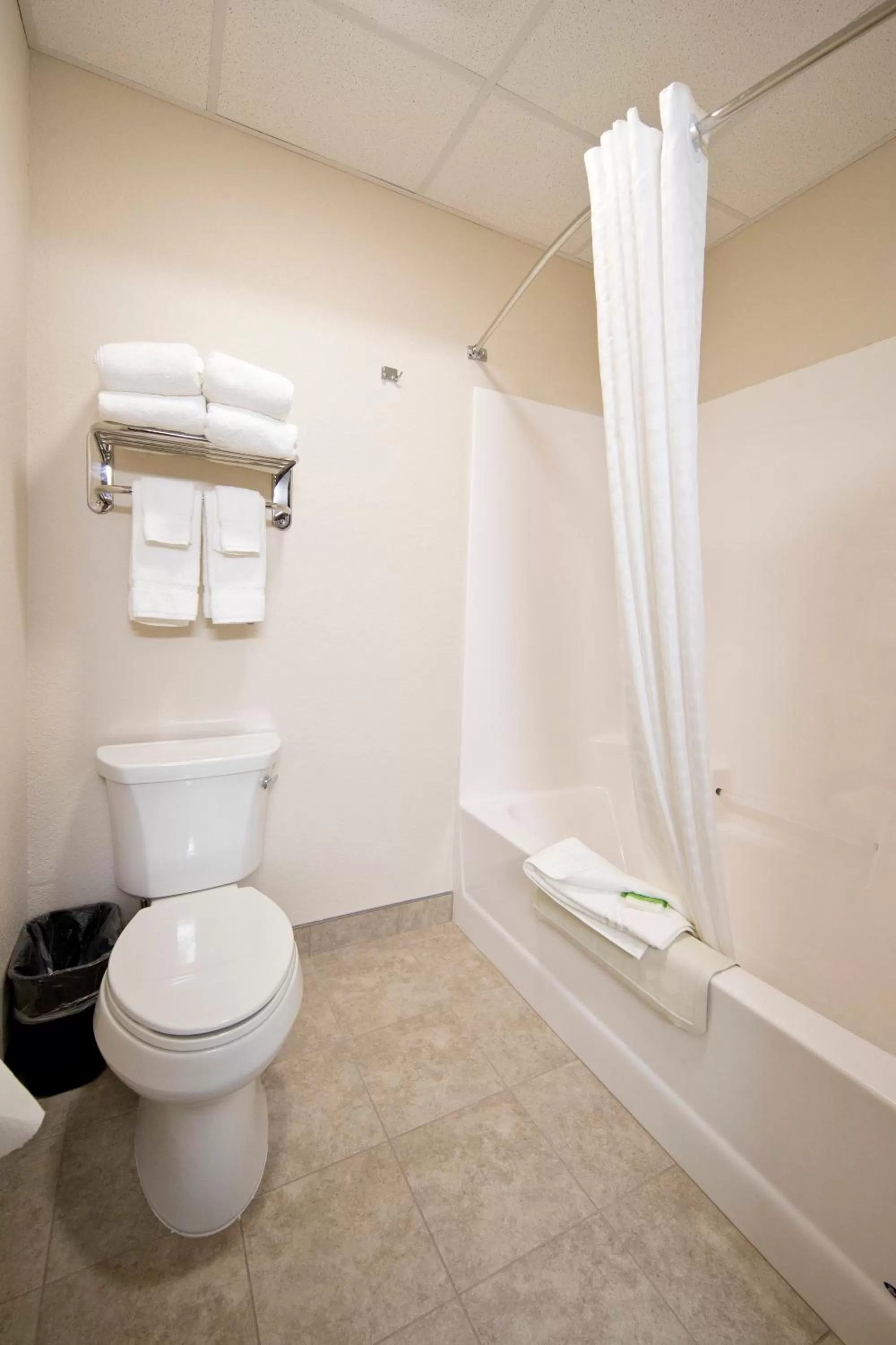 Shower in Cobblestone Inn & Suites -Clarinda
