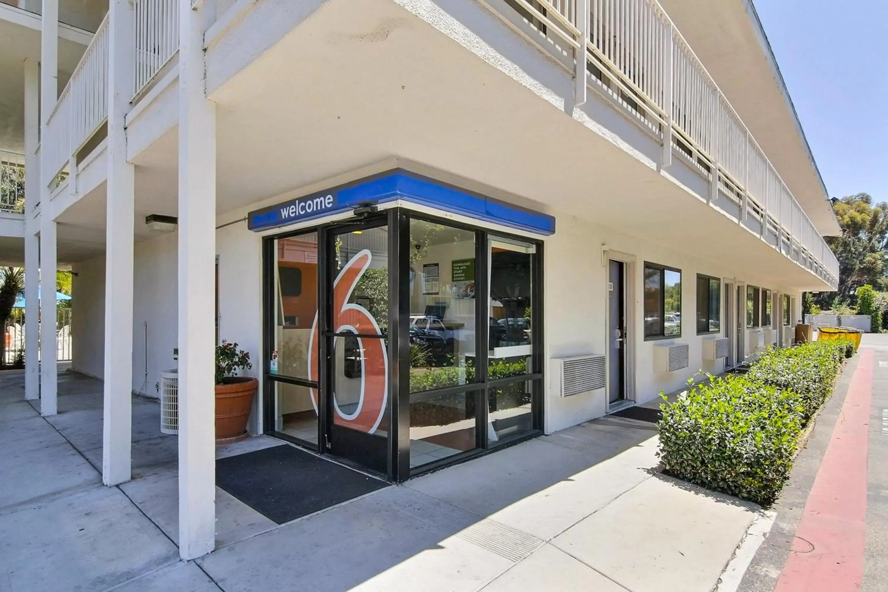 Facade/entrance in Motel 6-Goleta, CA - Santa Barbara