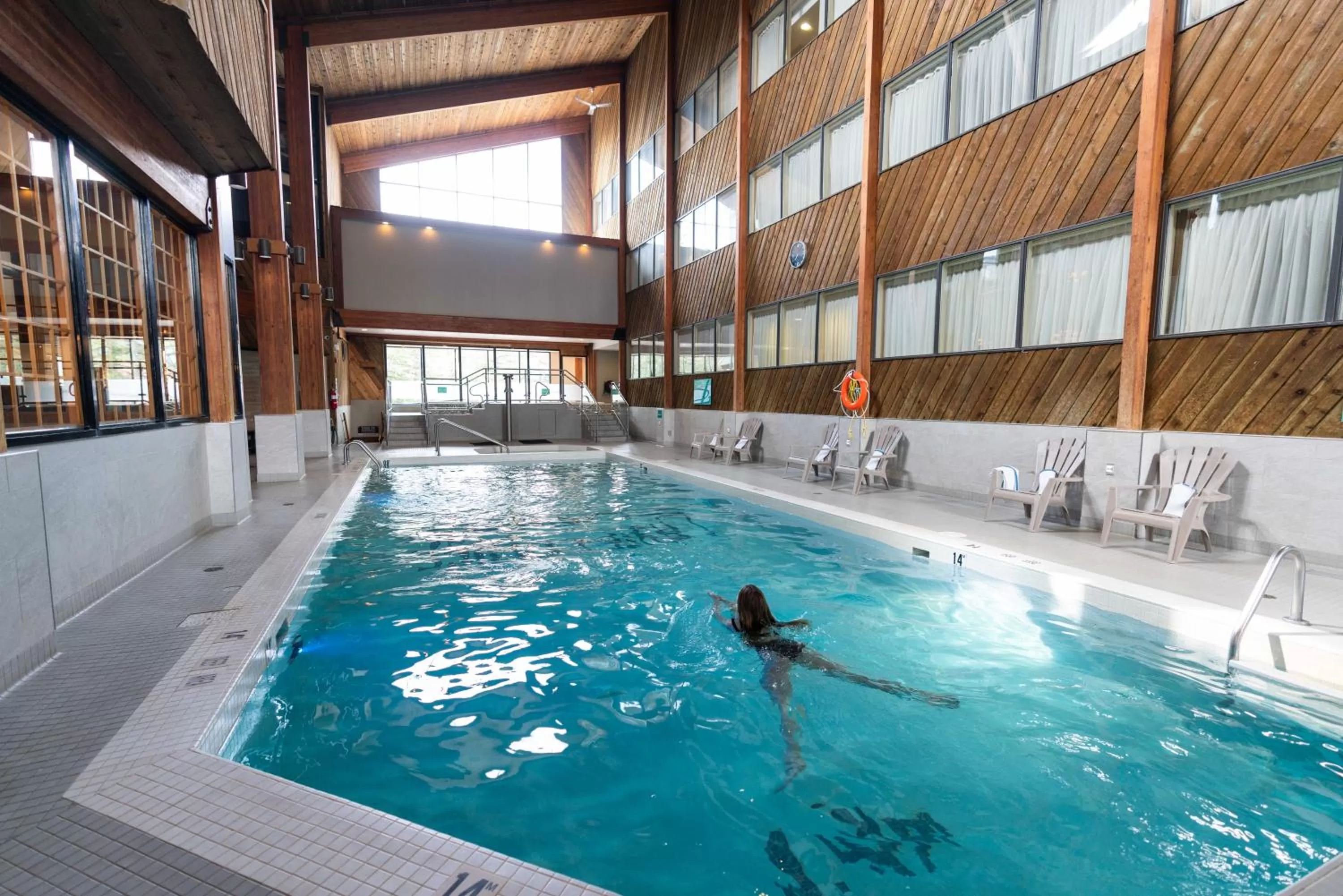 Swimming pool in Lake Louise Inn