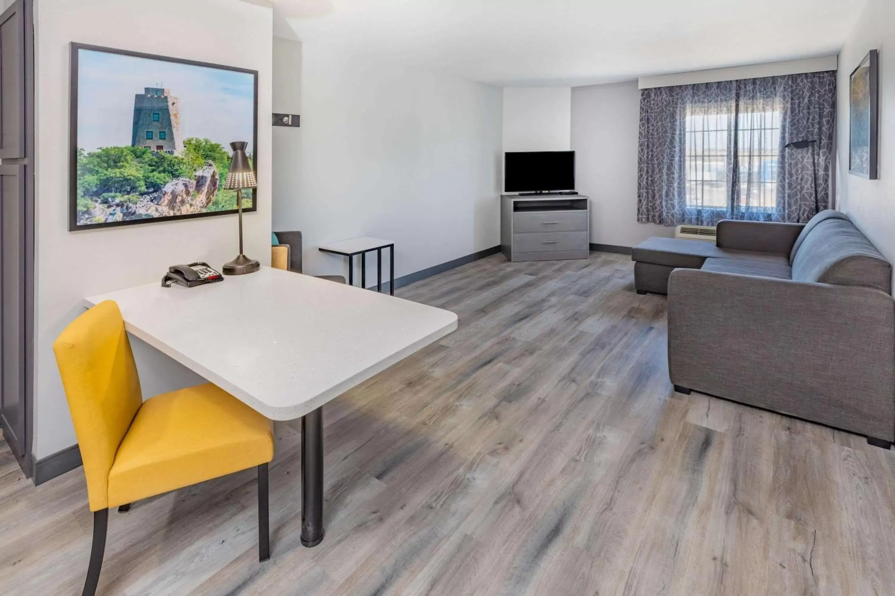 Bedroom, Seating Area in La Quinta Inn & Suites by Wyndham Ardmore