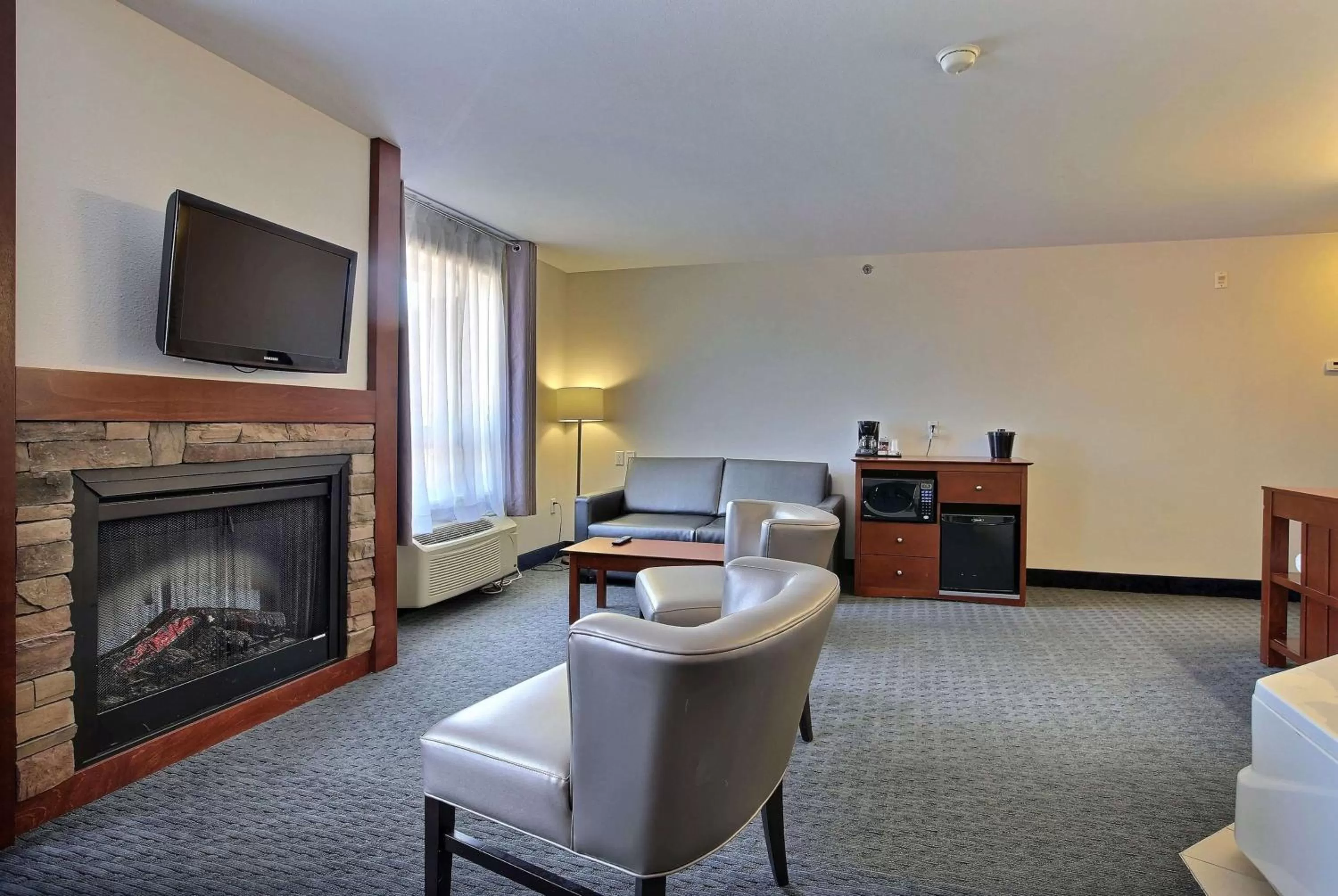 Photo of the whole room in Super 8 by Wyndham Trois-Rivieres