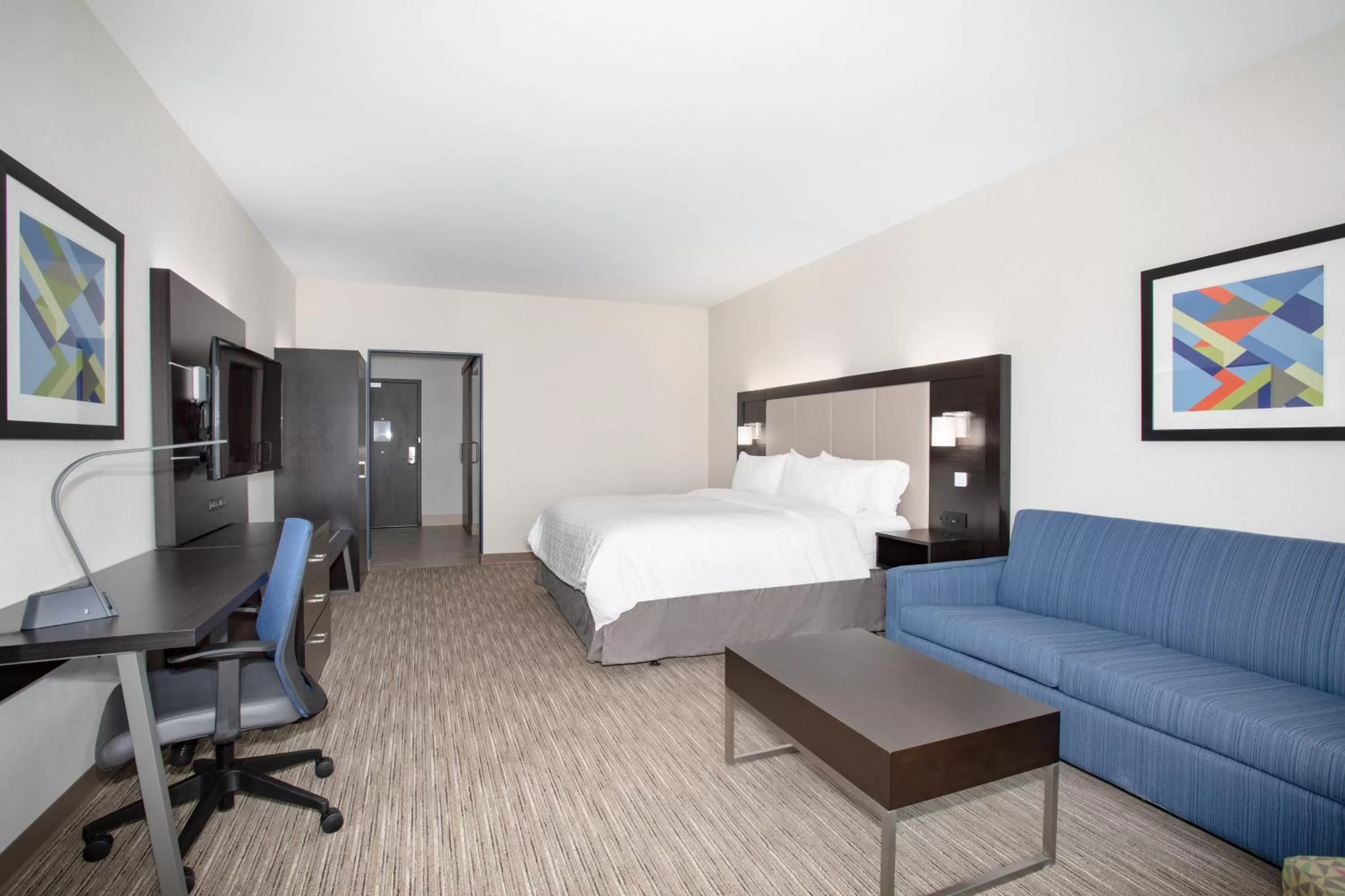 Photo of the whole room, Bed in Holiday Inn Express & Suites - Ely by IHG