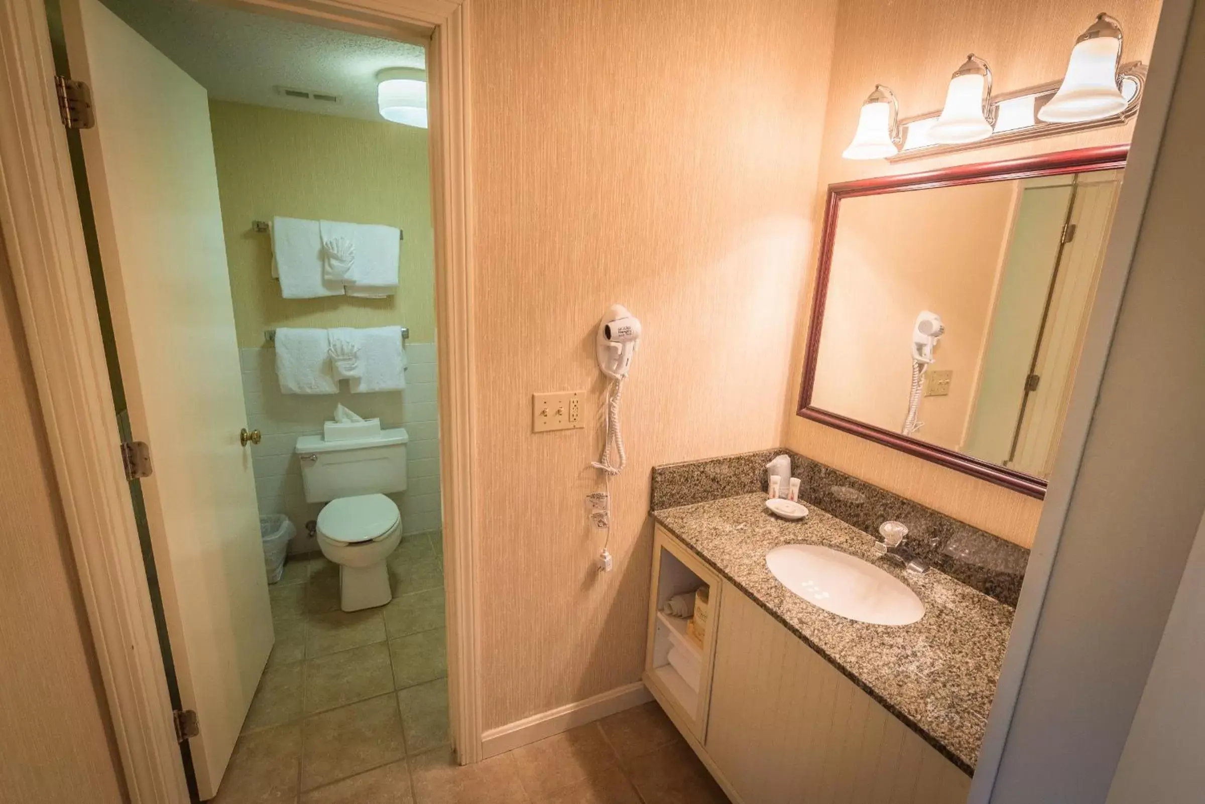 Bathroom in Fox Ridge Resort