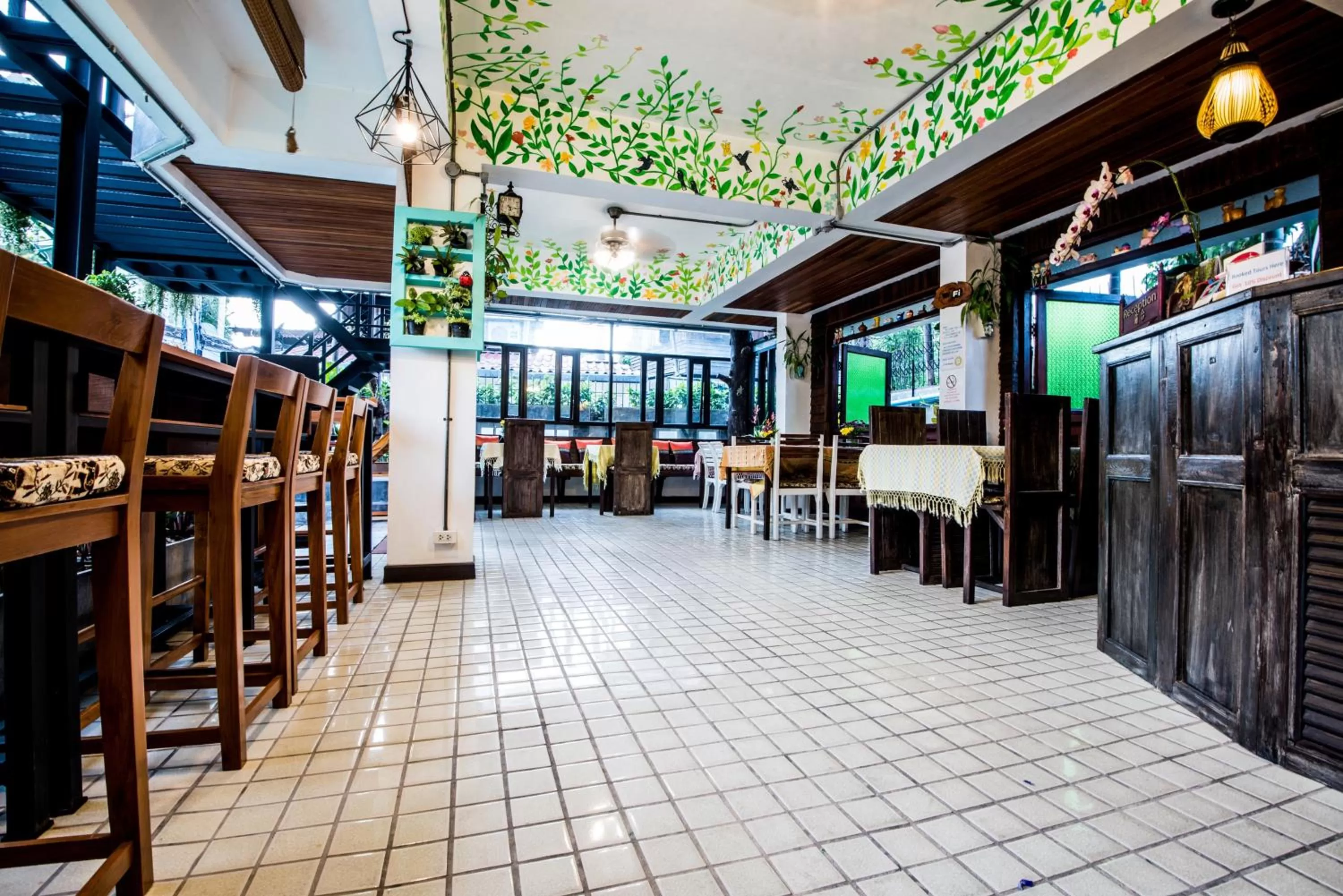 Restaurant/places to eat in Chedi Home