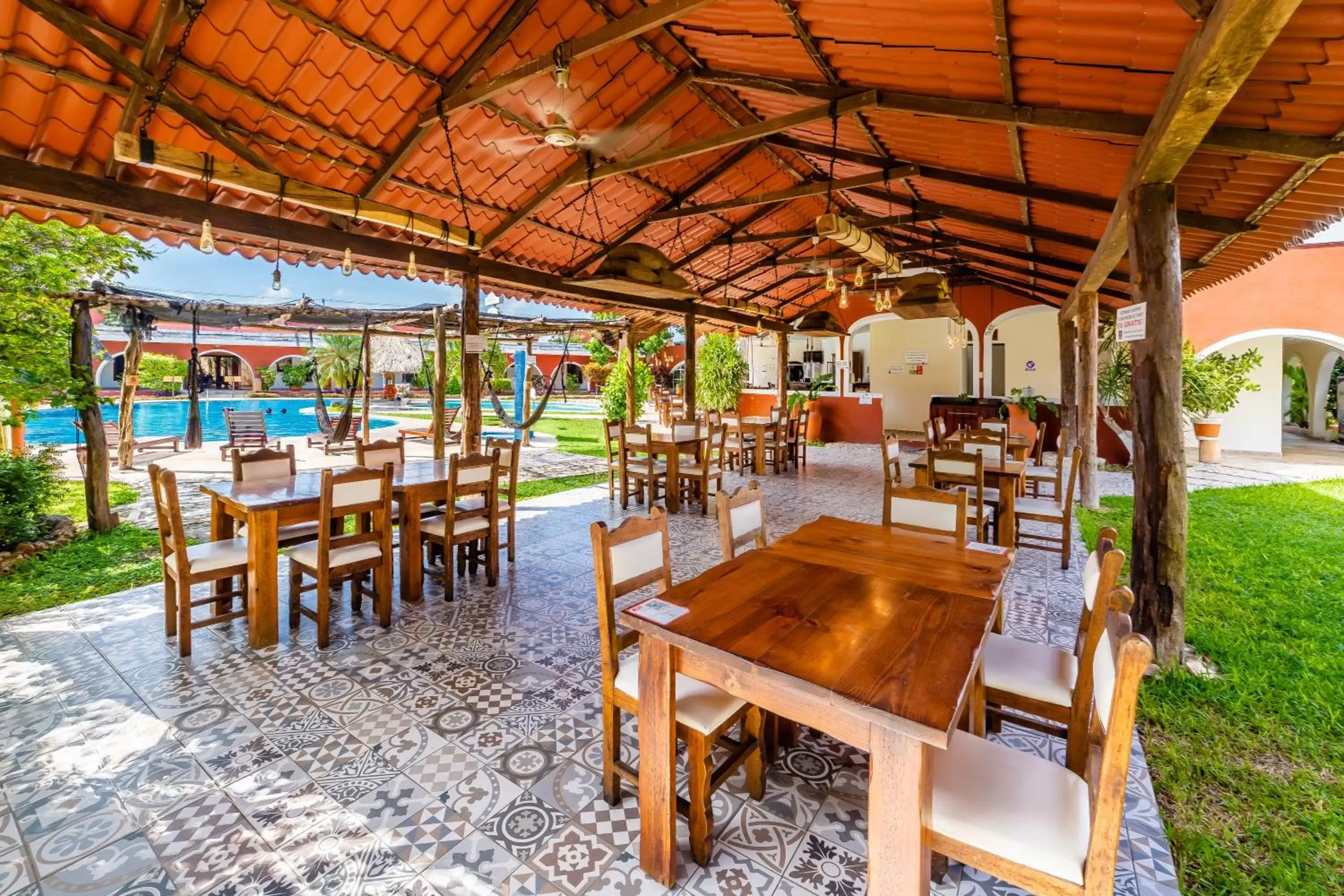 Restaurant/Places to Eat in Hacienda Inn
