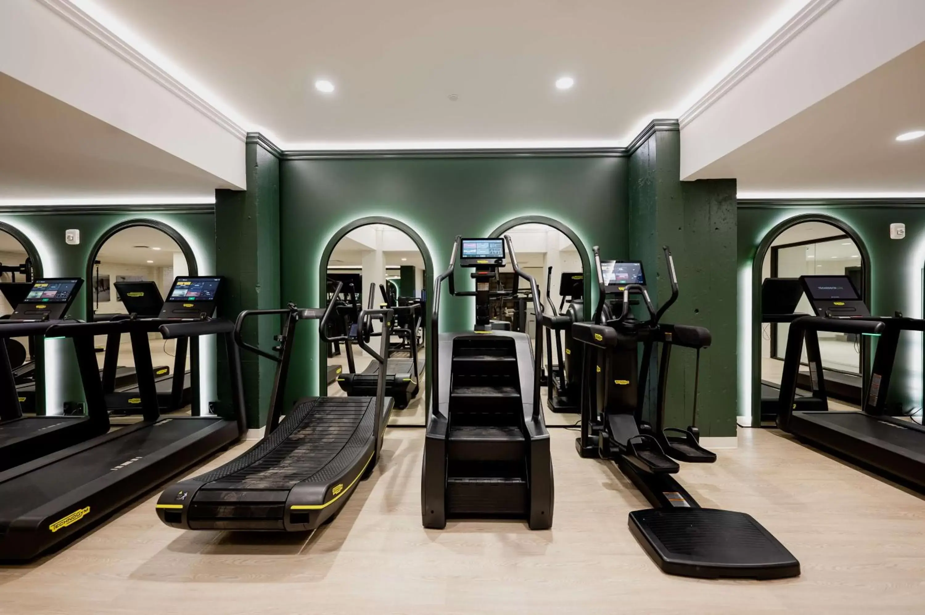 Fitness centre/facilities, Fitness Center/Facilities in Hotel Fort Des Moines, Curio Collection By Hilton