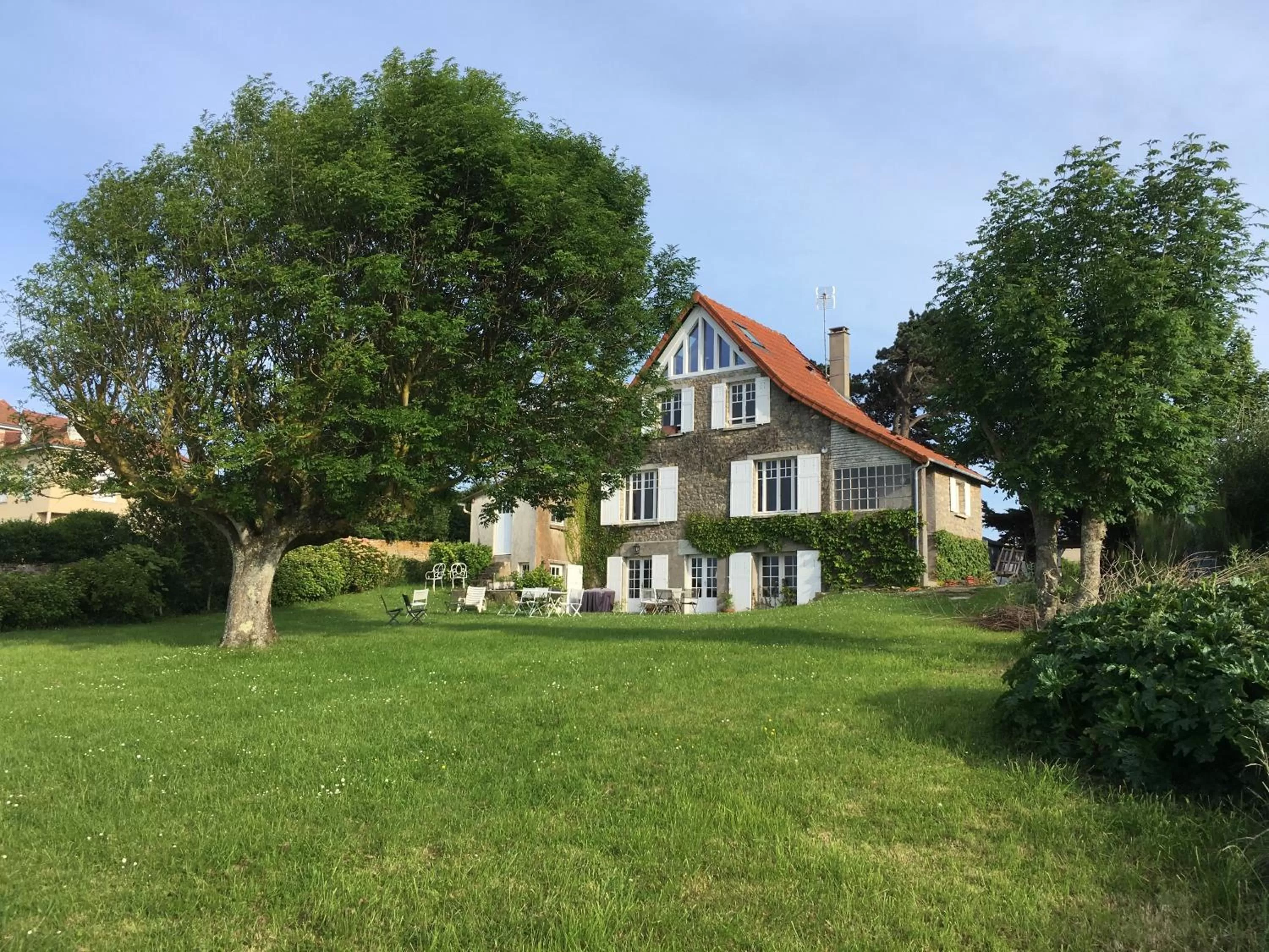 Property building in Chambres d'hôtes Les 4 Vents Pointe du Hoc - Landing Beaches