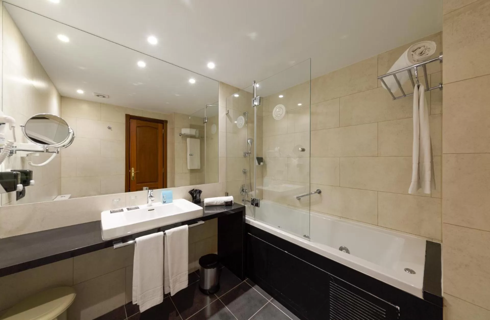 Bathroom in Hotel Vallemar