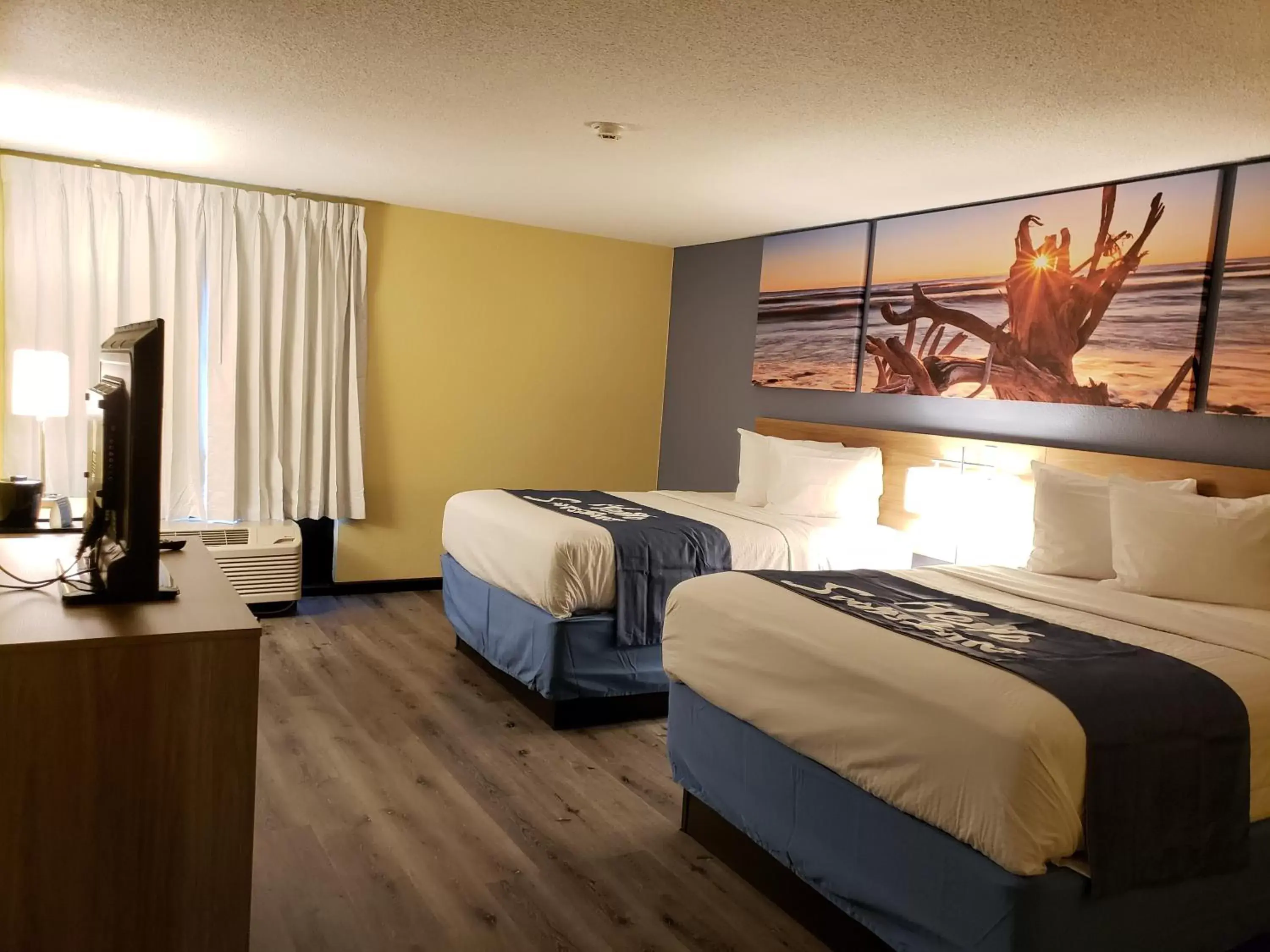 Bed in Days Inn & Suites by Wyndham Merrillville Bed in Days Inn & Suites by Wyndham Merrillville