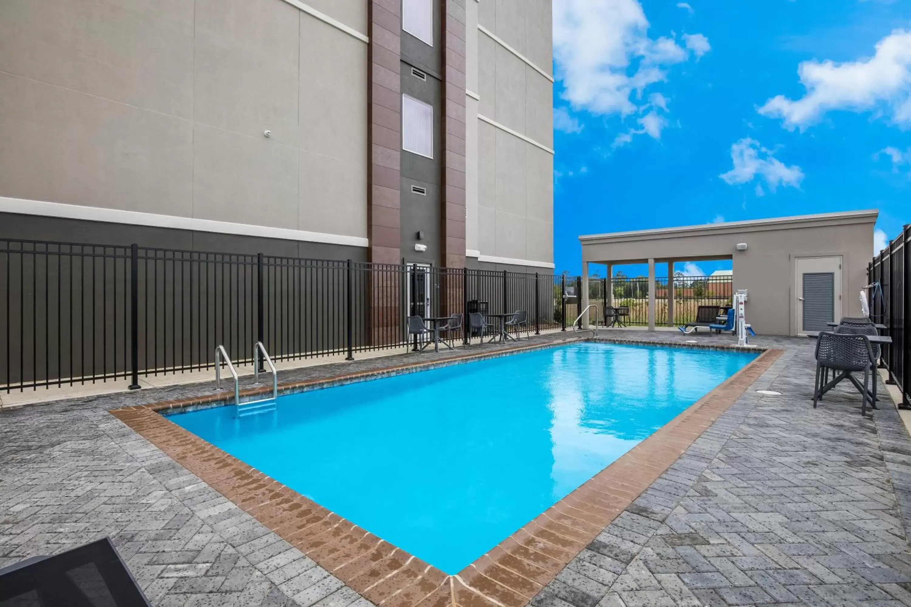 Swimming Pool in La Quinta Inn & Suites by Wyndham Sulphur