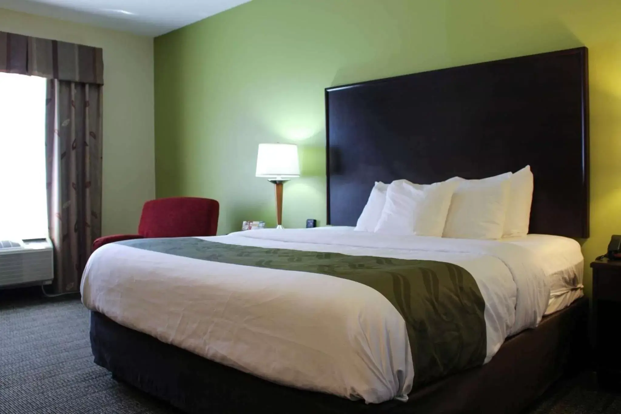 King Room - Non-Smoking in Quality Inn Florence Muscle Shoals