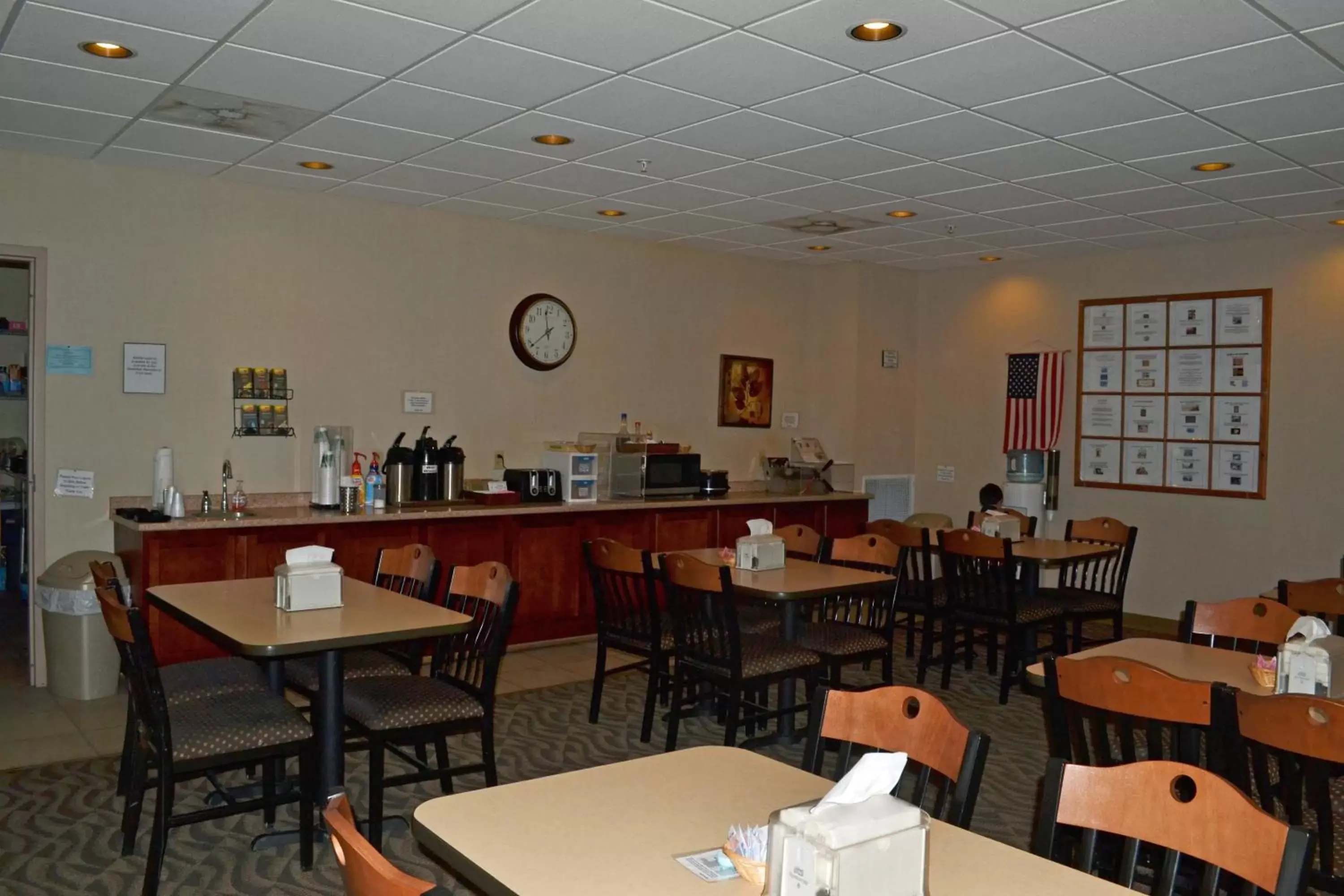 Banquet/Function facilities, Restaurant/Places to Eat in Paola Inn and Suites