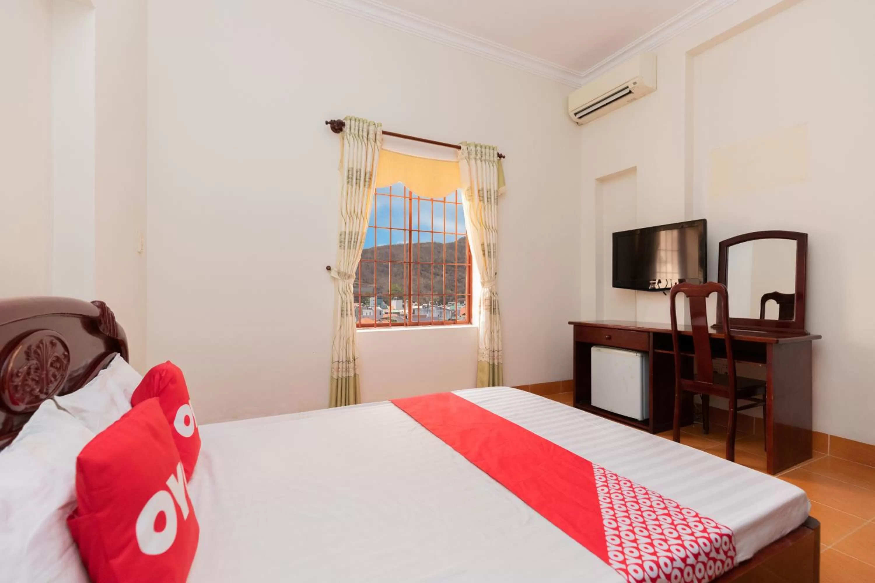 Photo of the whole room, Bed in Lien Thuy Hotel