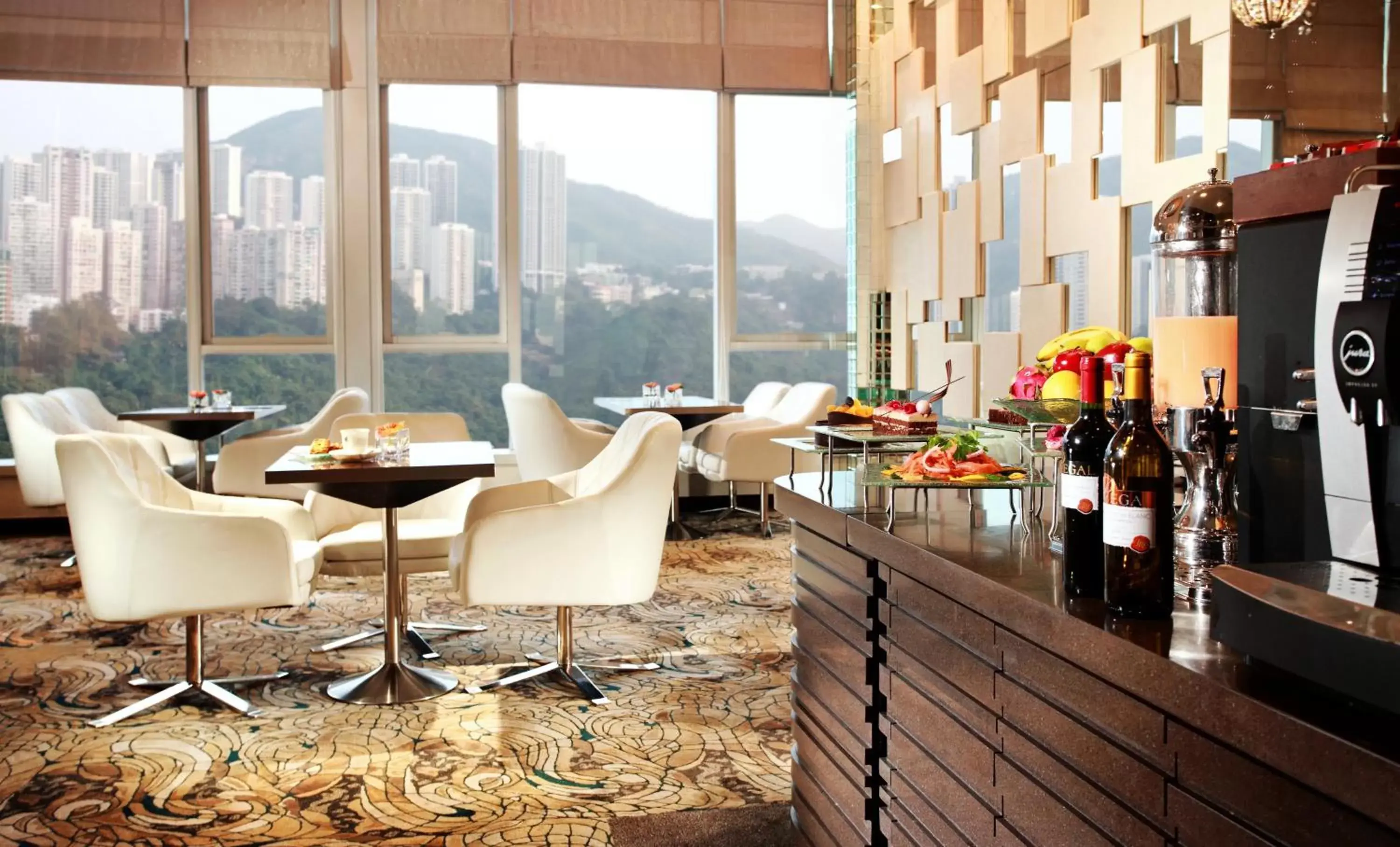 Lounge or bar, Mountain View in Regal Hongkong Hotel