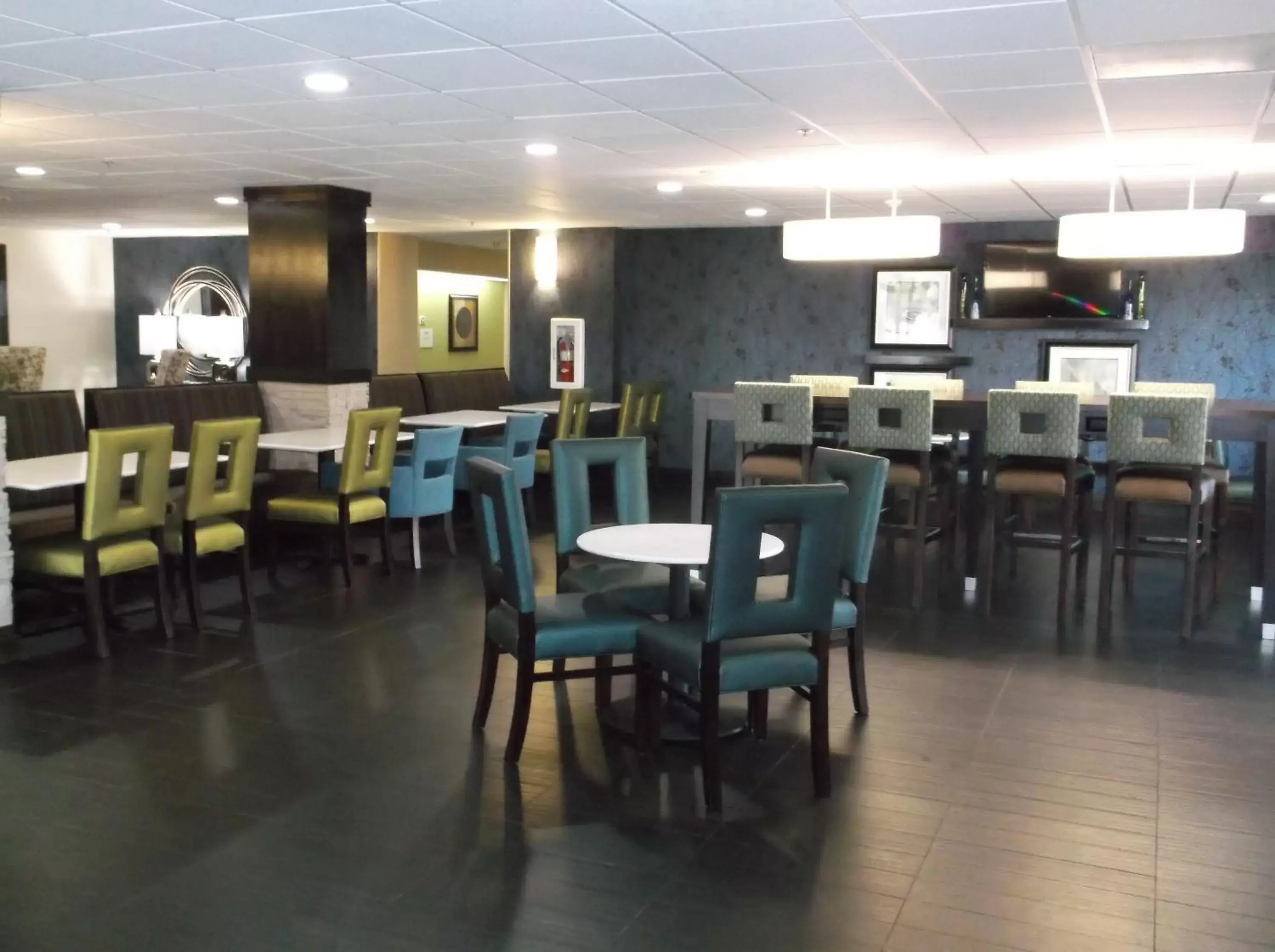 Breakfast, Restaurant/Places to Eat in Holiday Inn Express Hotel & Suites Bentonville, an IHG Hotel