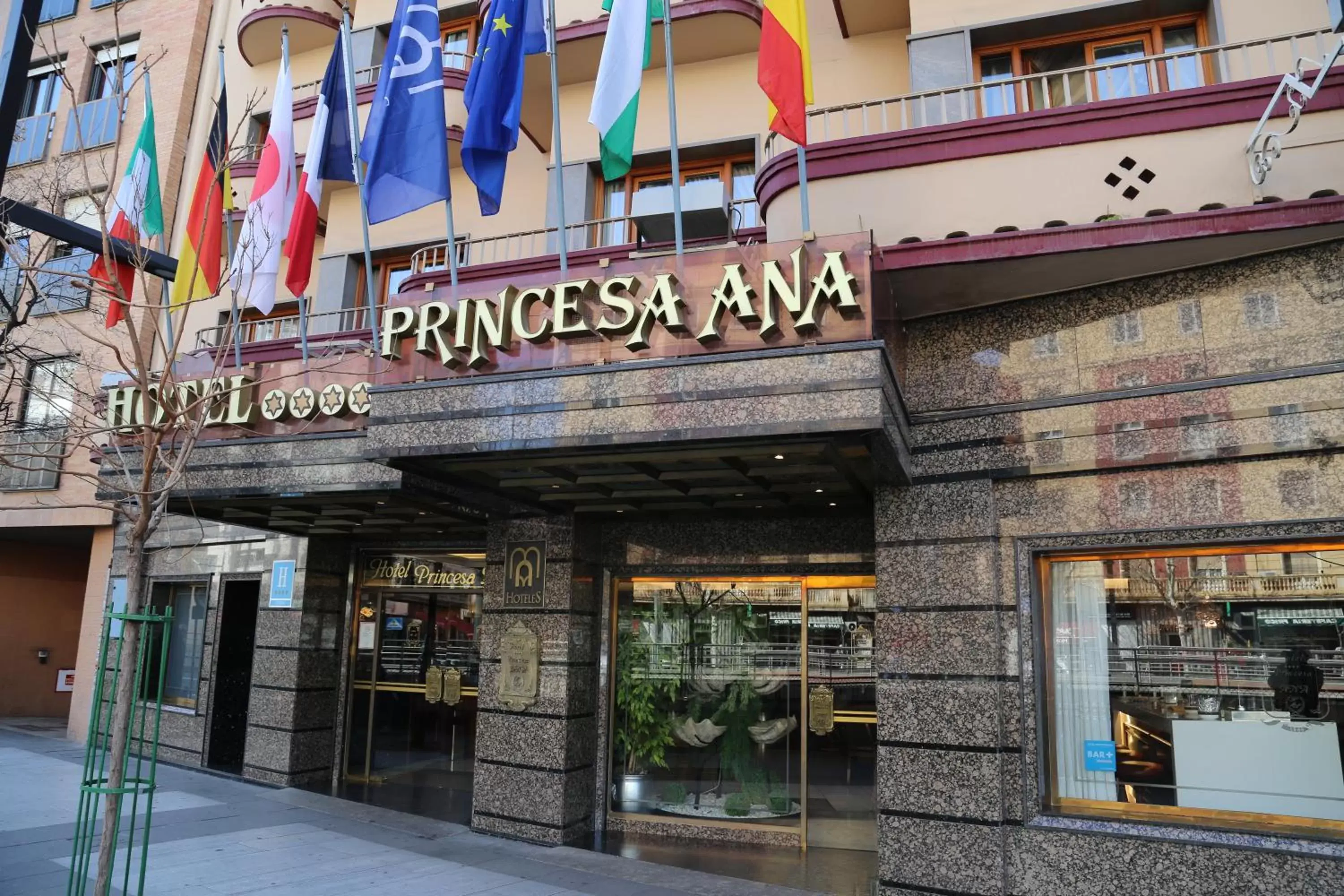 Facade/entrance in Princesa Ana