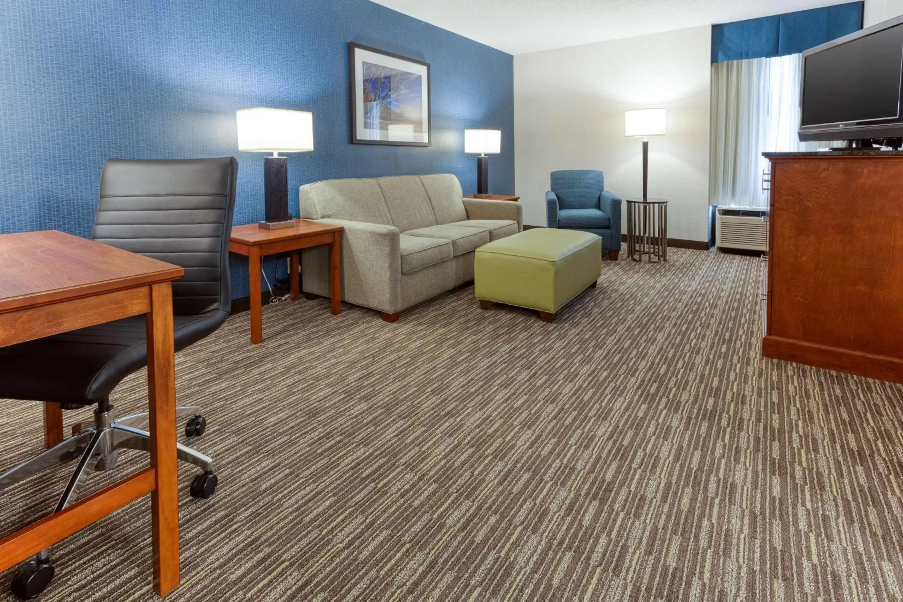 Photo of the whole room, Seating Area in Drury Inn & Suites St. Louis Fenton