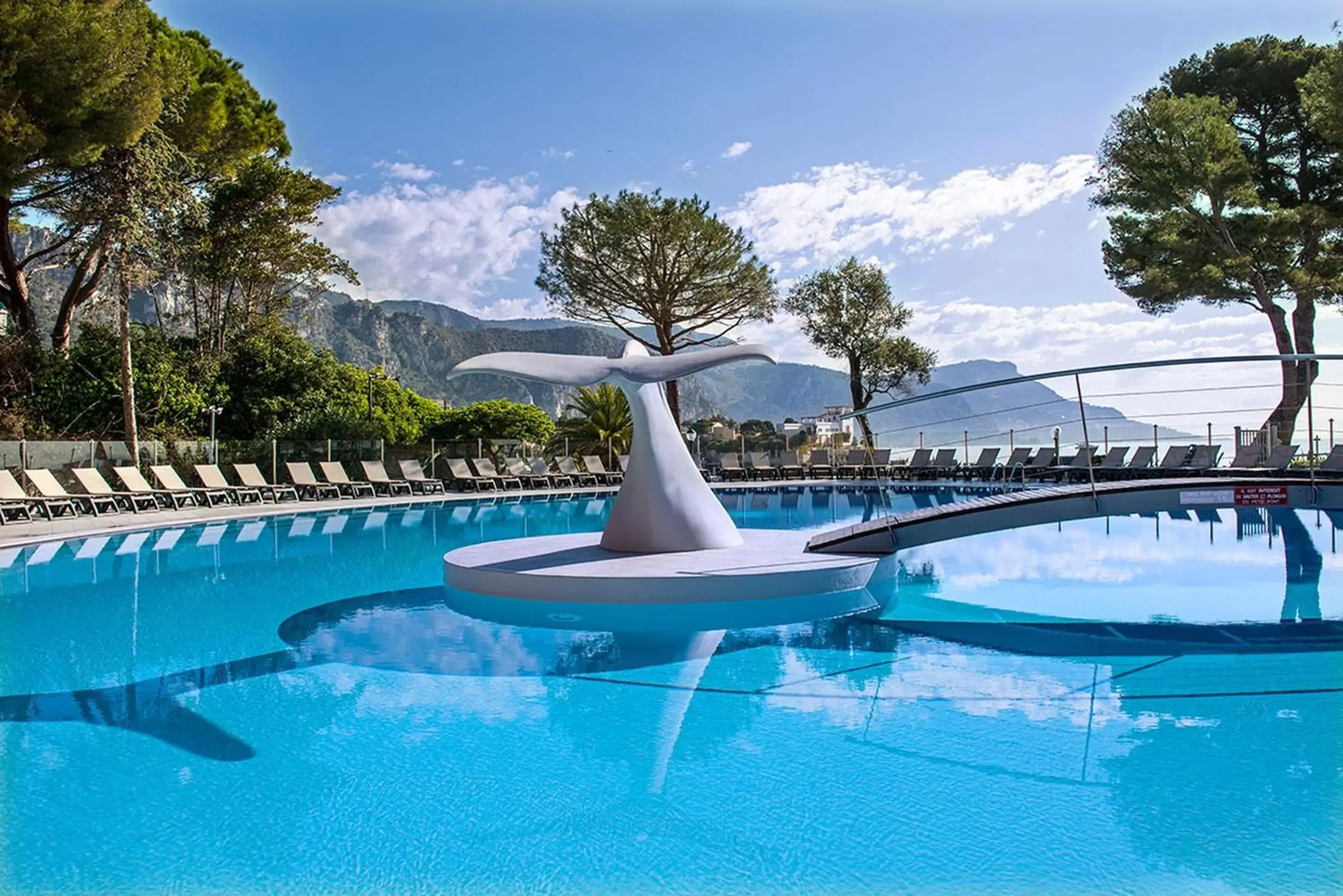 Swimming Pool in Hôtel Vacances Bleues Delcloy