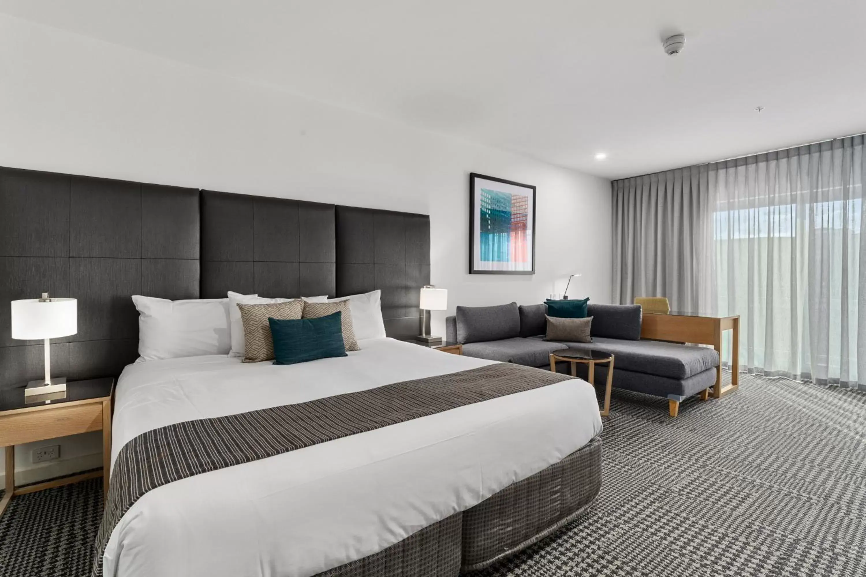 Bedroom, Bed in Quality Hotel Parklake Shepparton