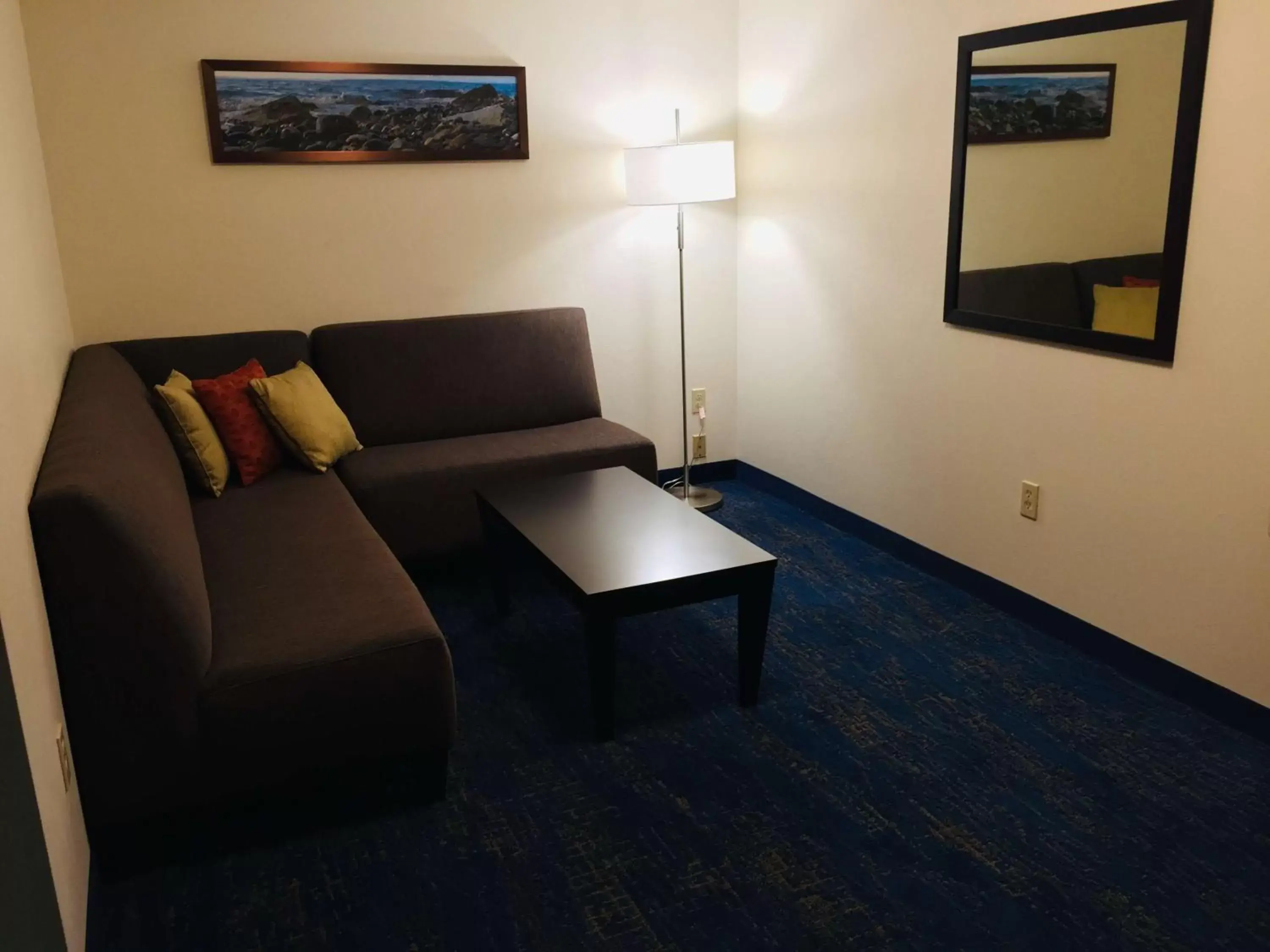 TV and multimedia, Seating Area in Best Western Plus Portland Airport Hotel & Suites