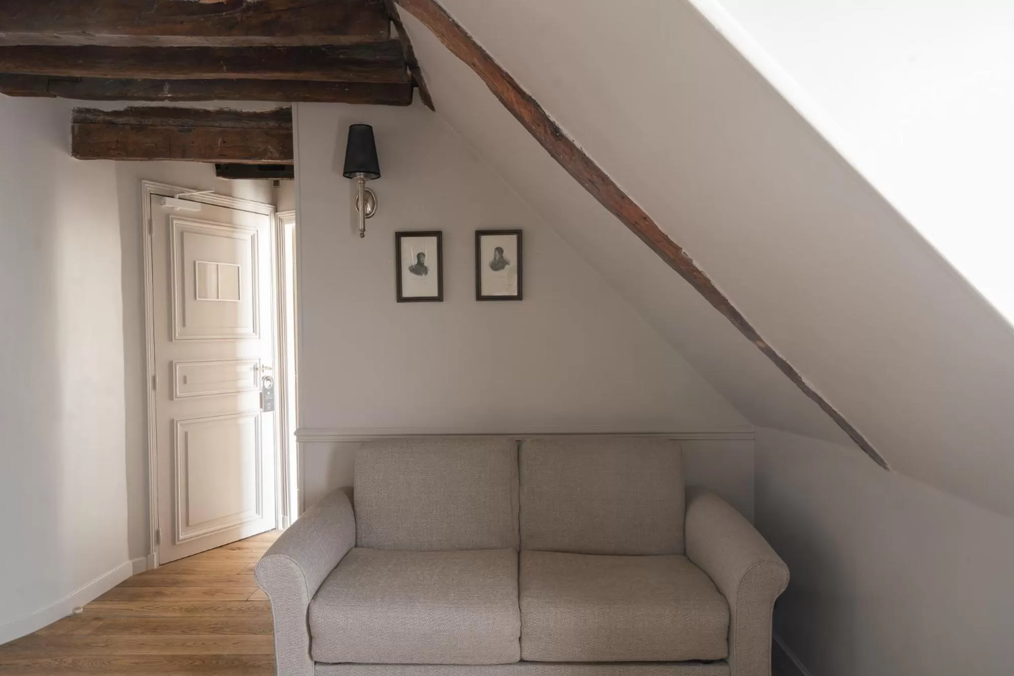Seating area in Hotel Saint-Louis en L'Isle - Notre-Dame