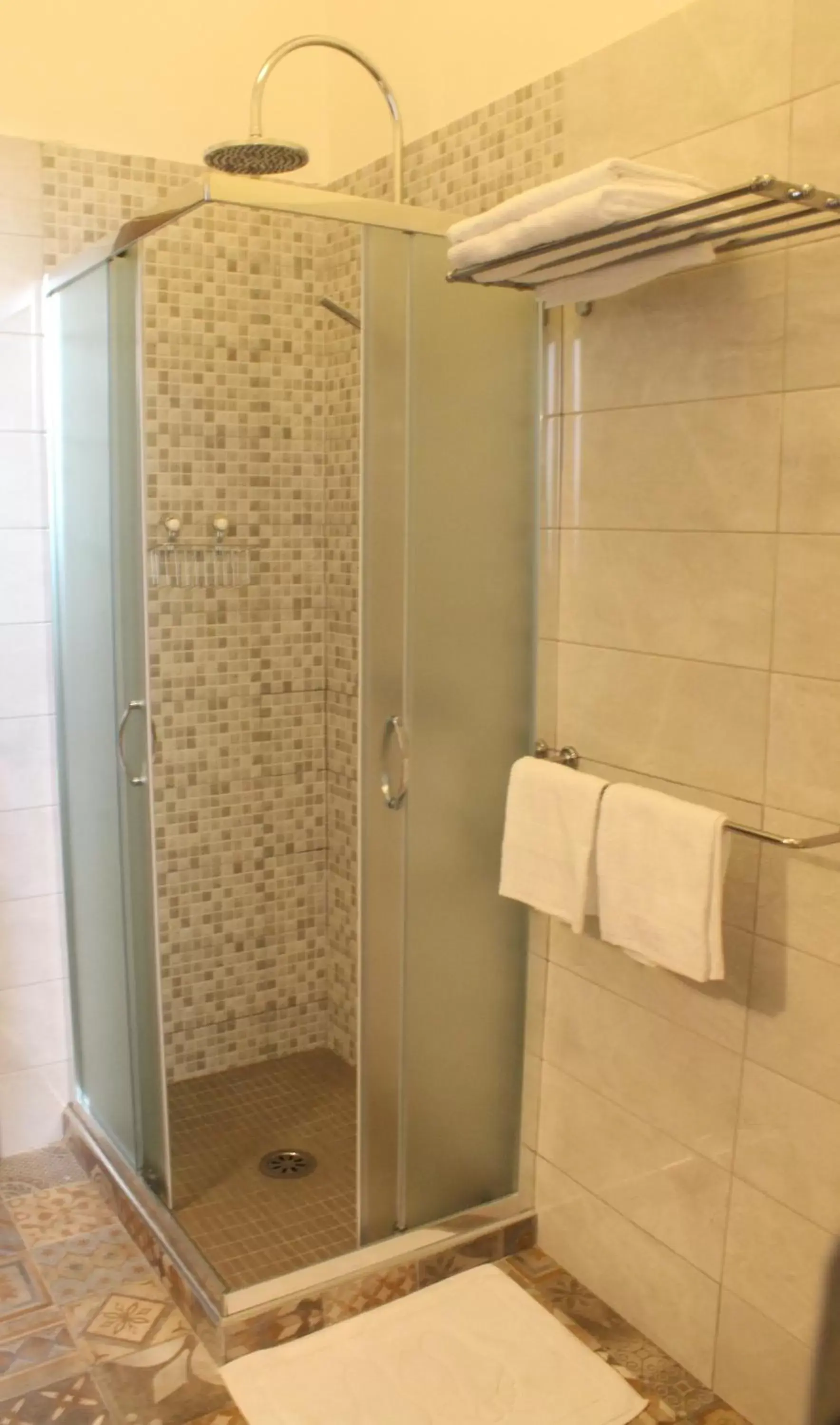 Shower, Bathroom in Napoli Central Gate