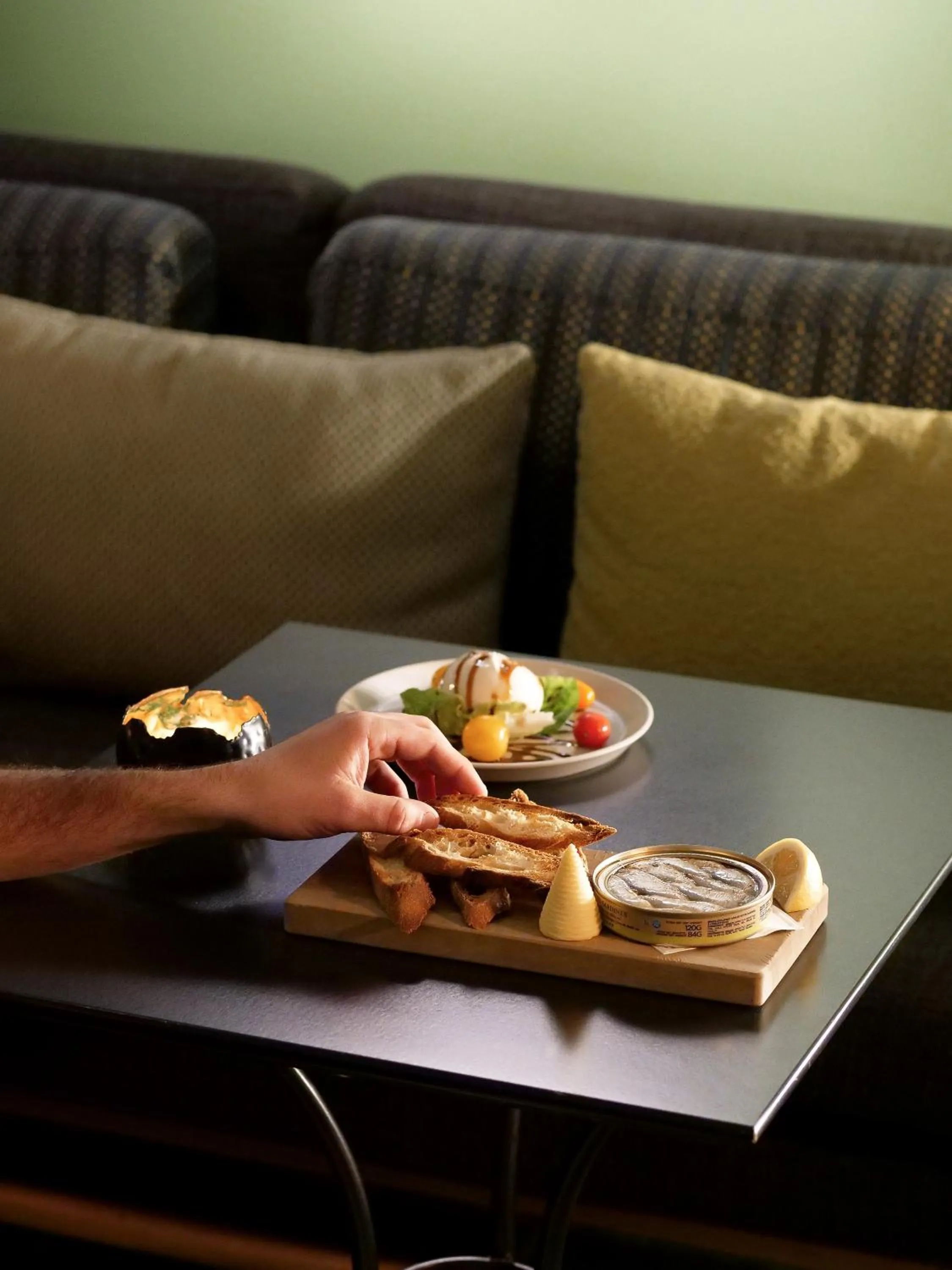 Lounge or bar in Hôtel Jules & Jim