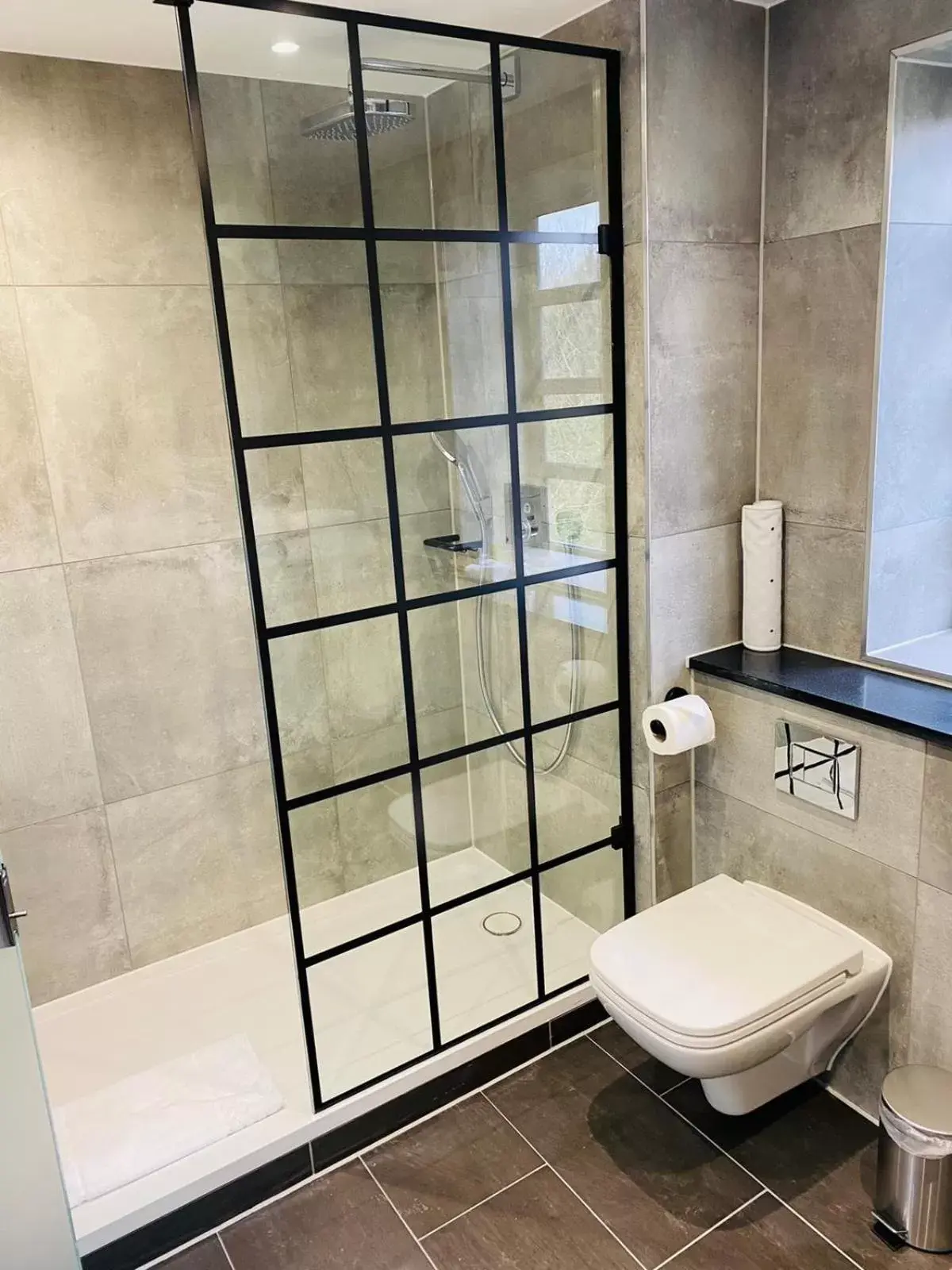 Shower, Bathroom in Easthampstead Park