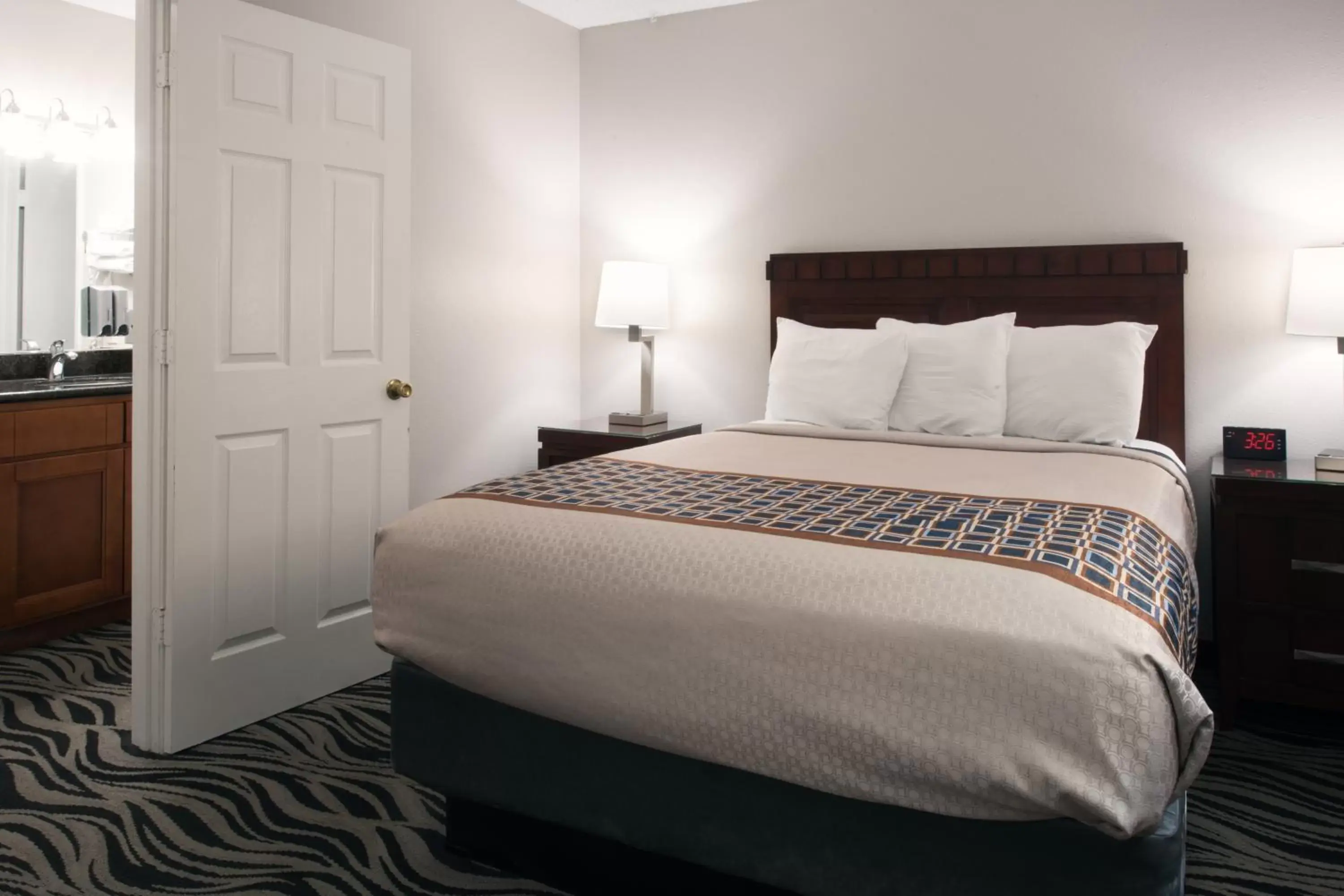 Bed in Astoria Rivershore Motel
