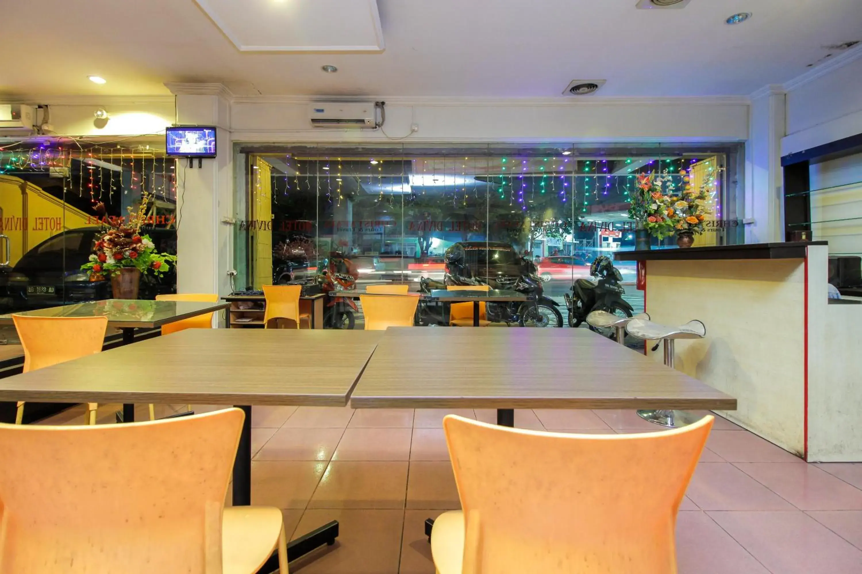 Area and facilities, Restaurant/Places to Eat in RedDoorz near Bethesda Manado