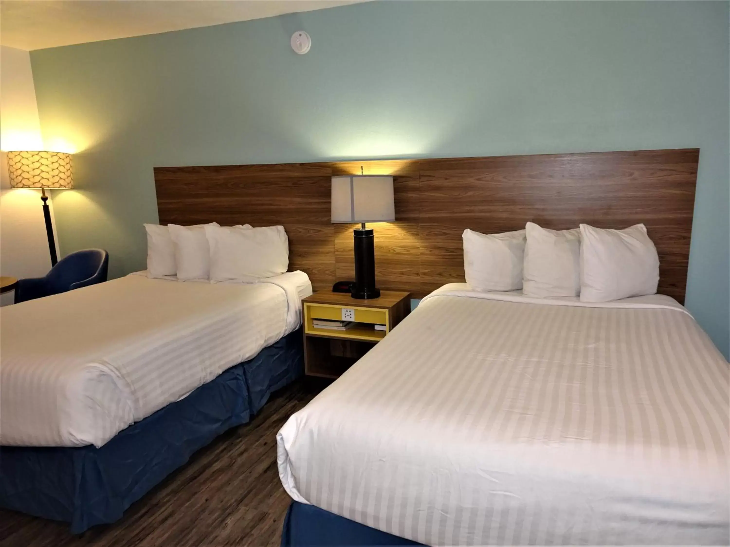 Bed in Days Inn by Wyndham Lake Havasu