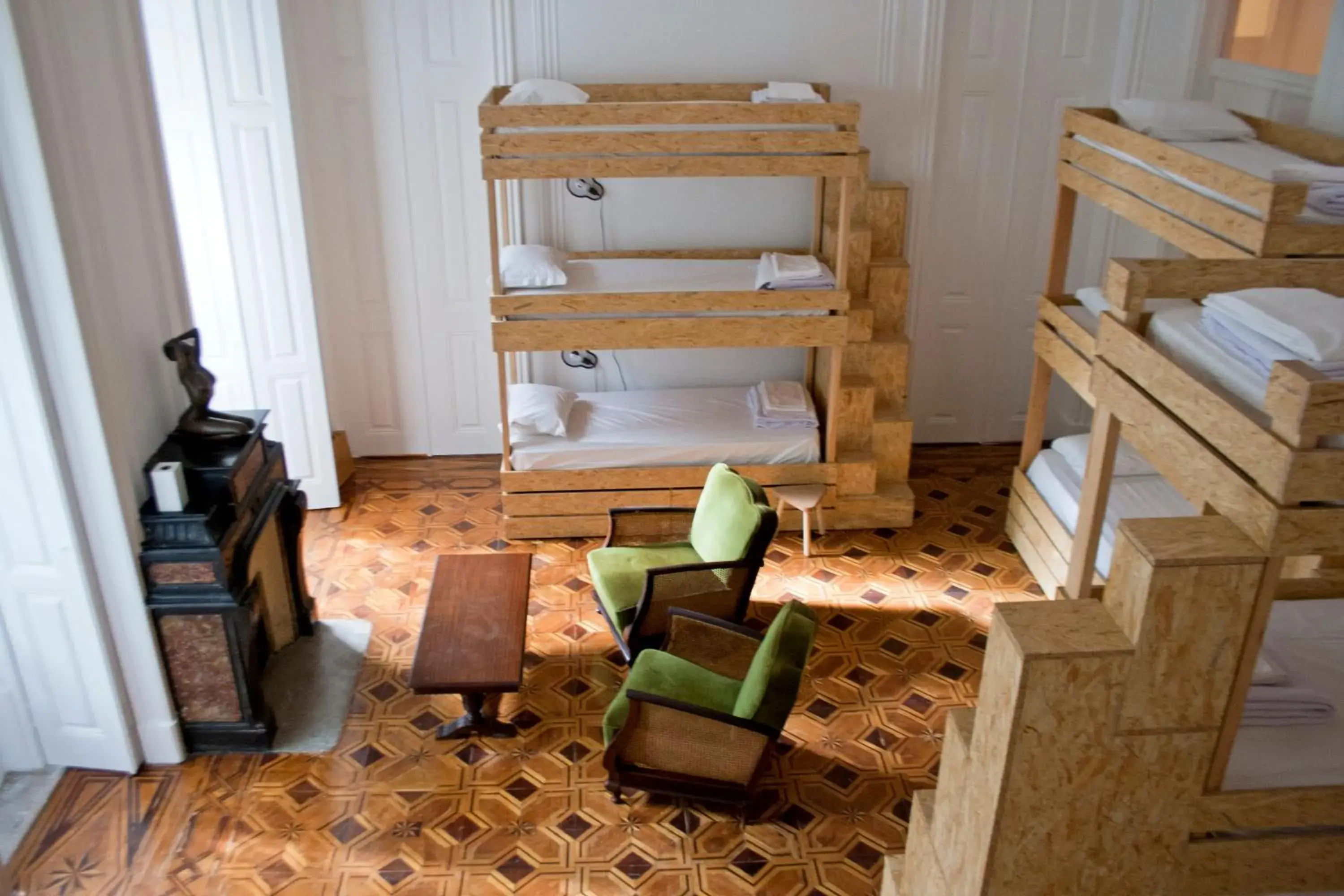 Seating area, Bunk Bed in The Independente Hostel & Suites