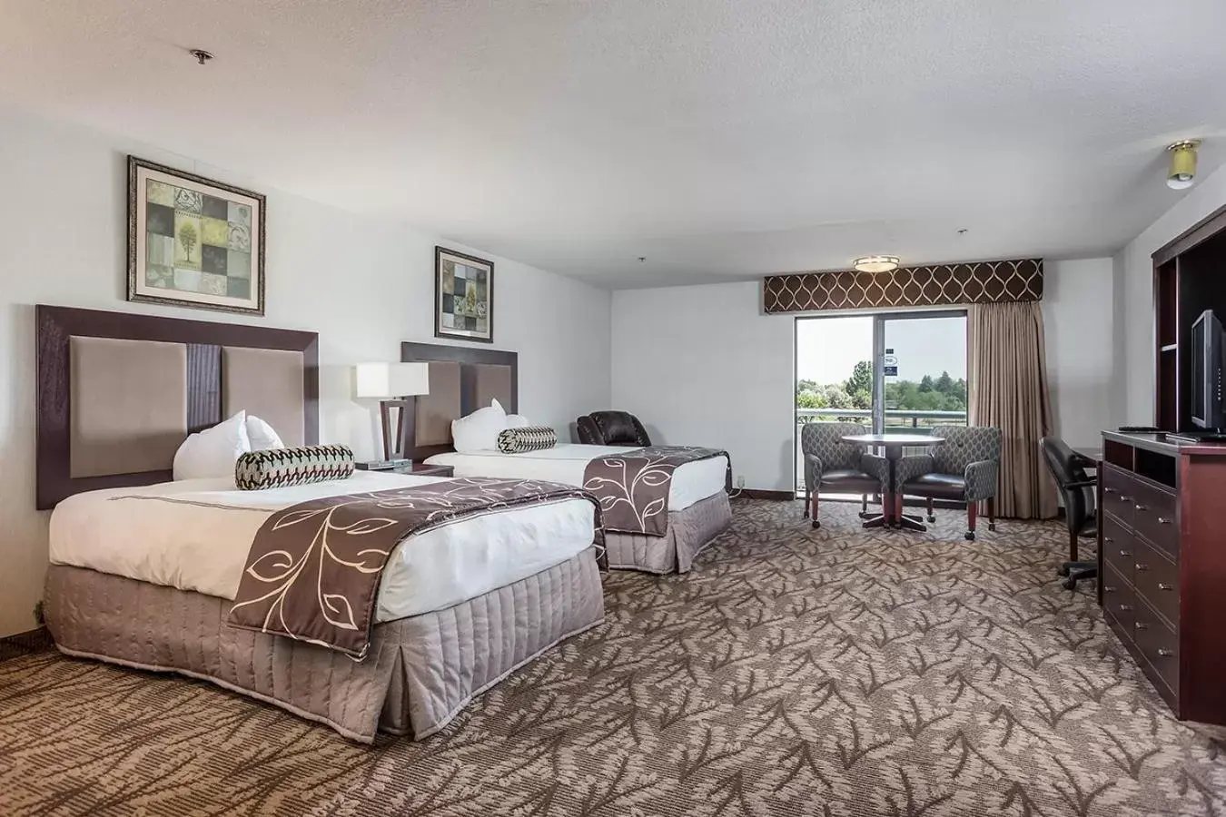 TV and multimedia in Shilo Inn Suites - Idaho Falls