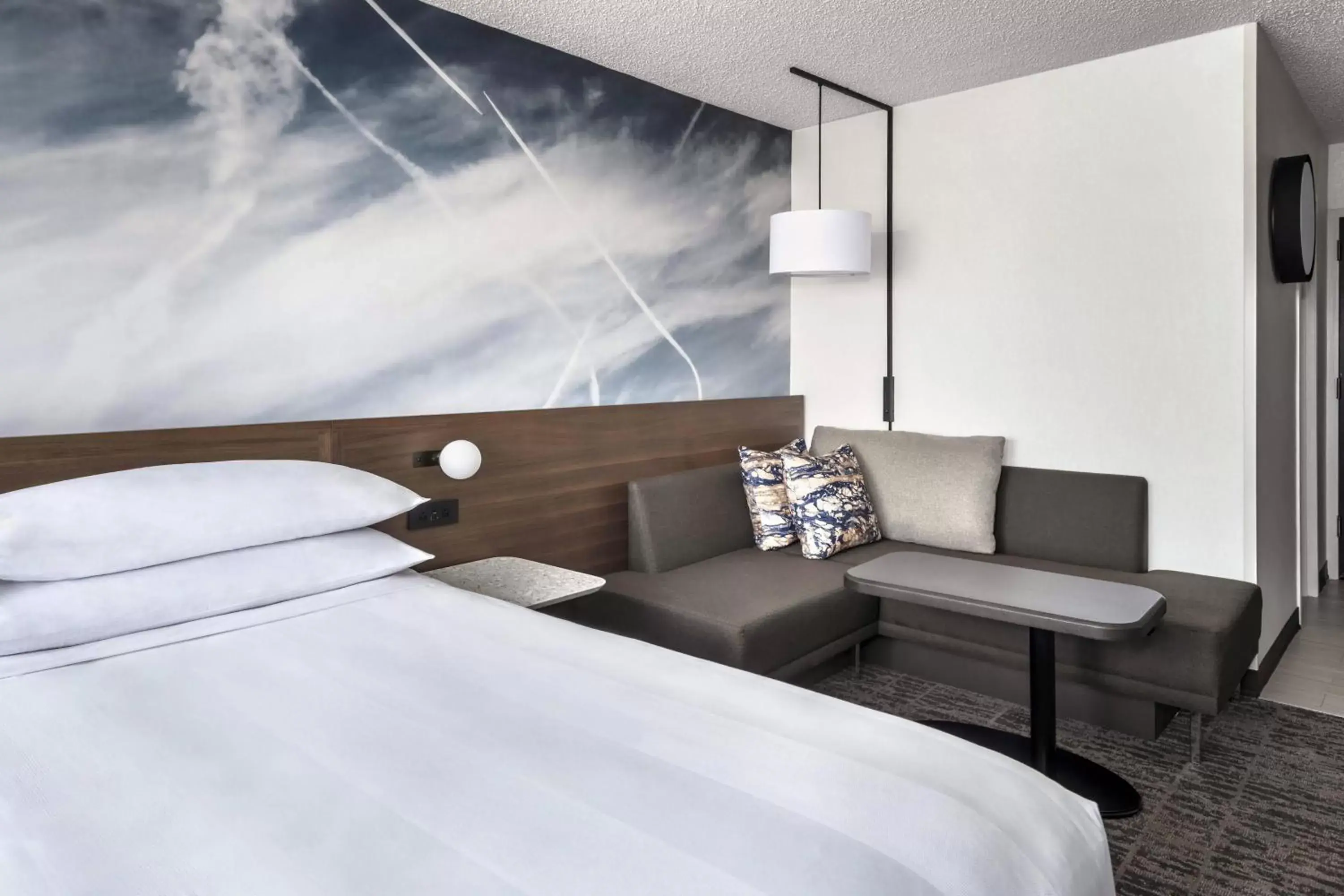 Concierge Level King in Newark Liberty International Airport Marriott Concierge Level King in Newark Liberty International Airport Marriott