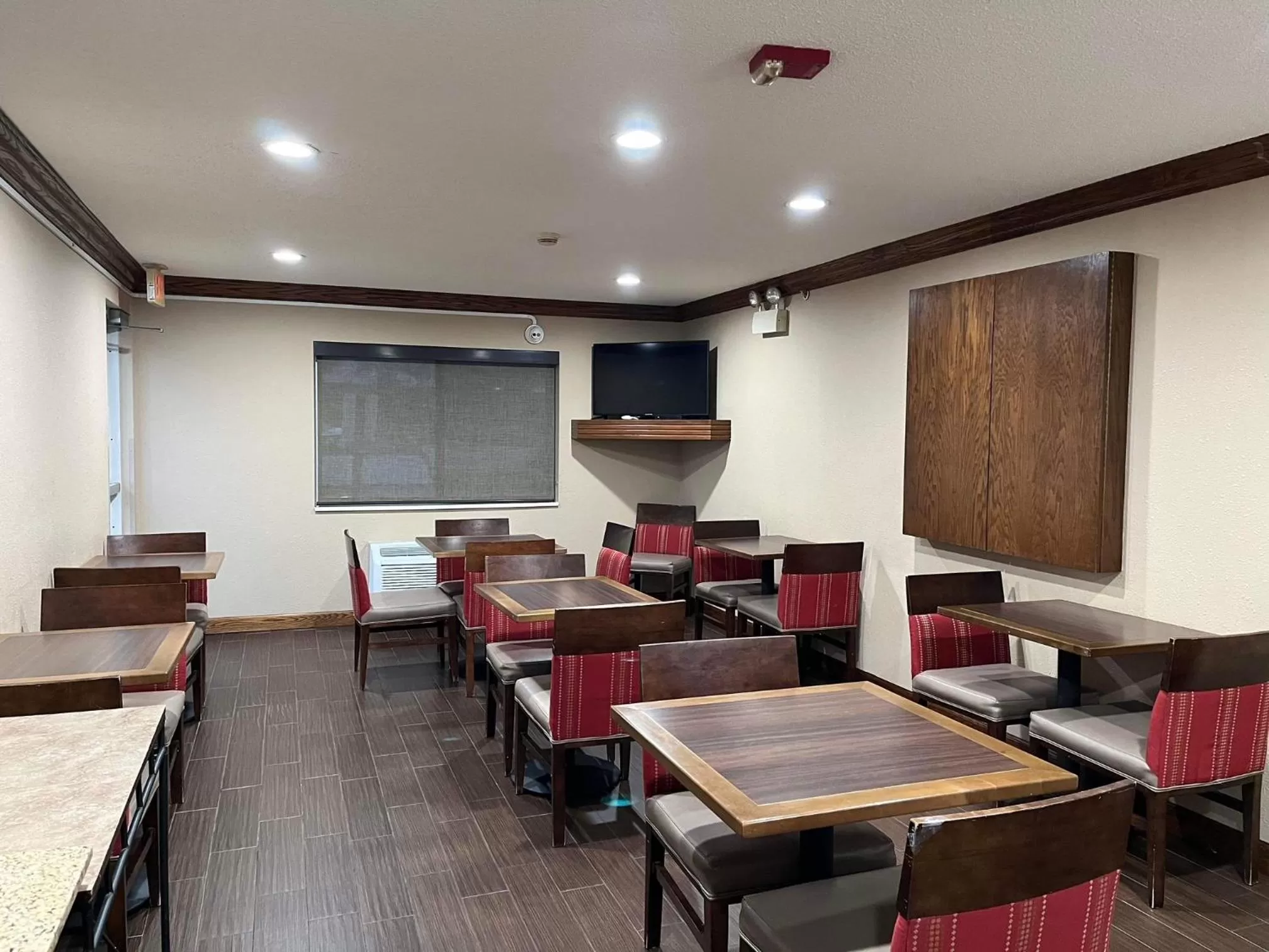 Communal lounge/ TV room in Quality Inn & Suites