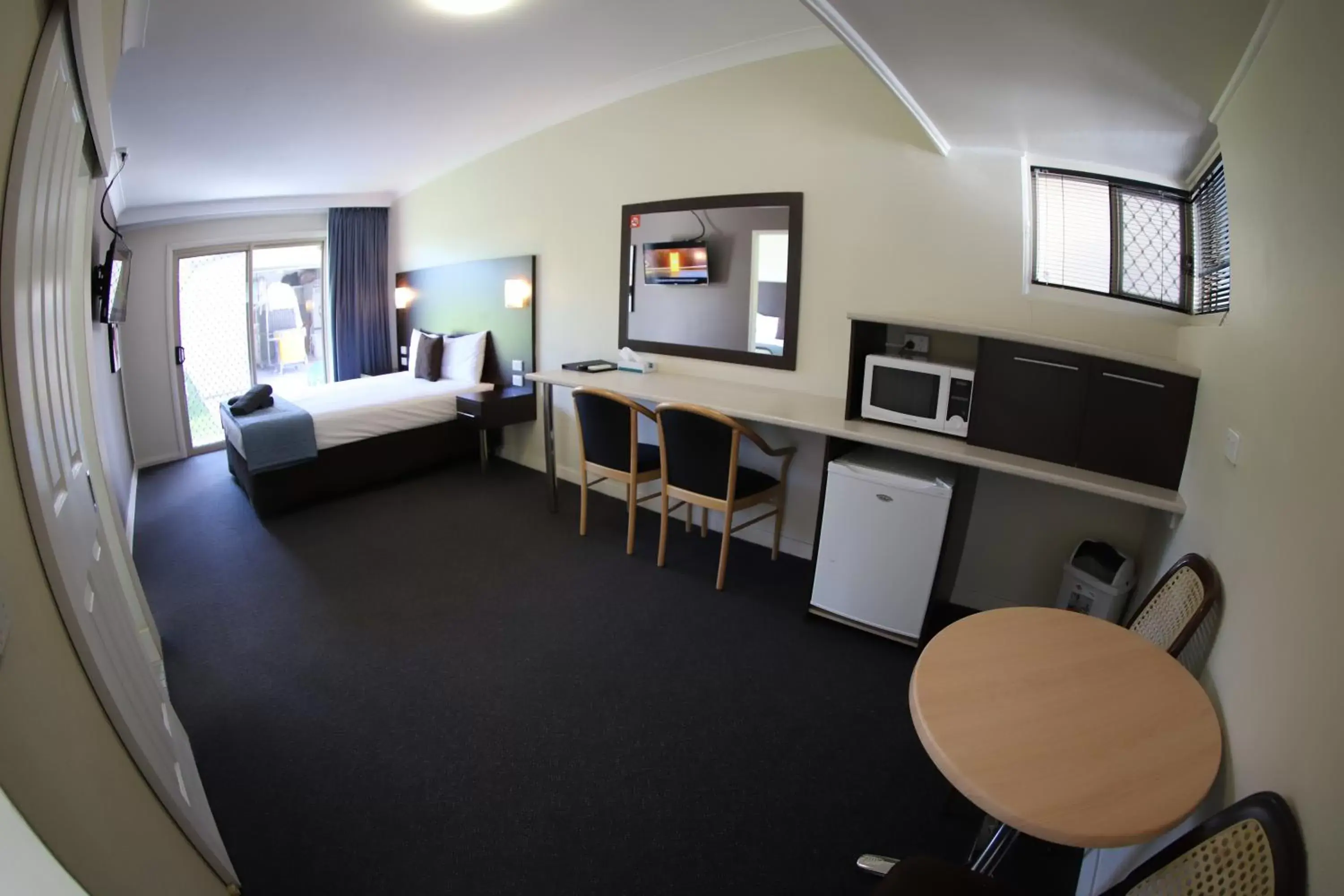 Seating area in Sleepy Hill Motor Inn