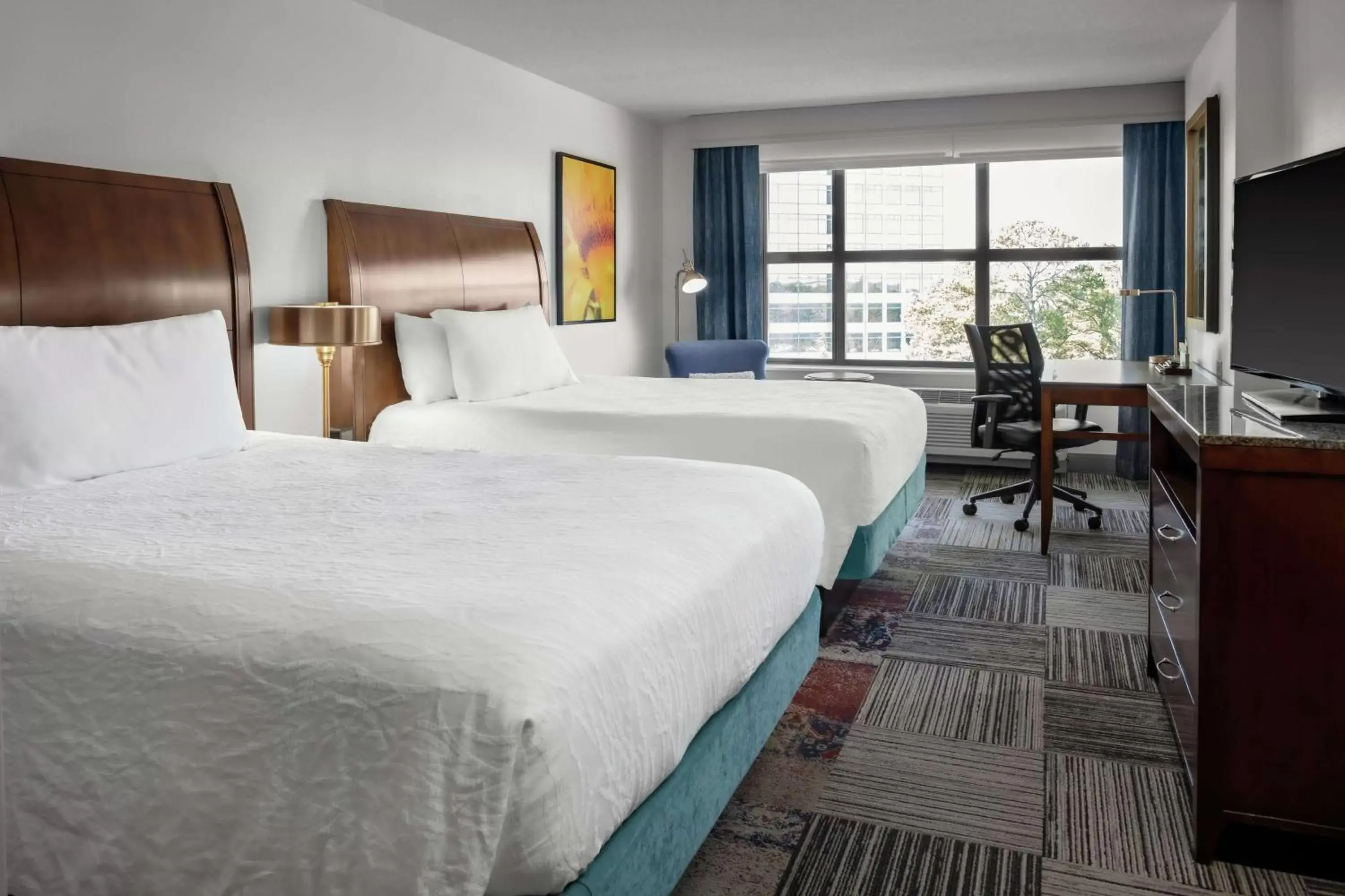 Bed in Hilton Garden Inn Atlanta Perimeter Center