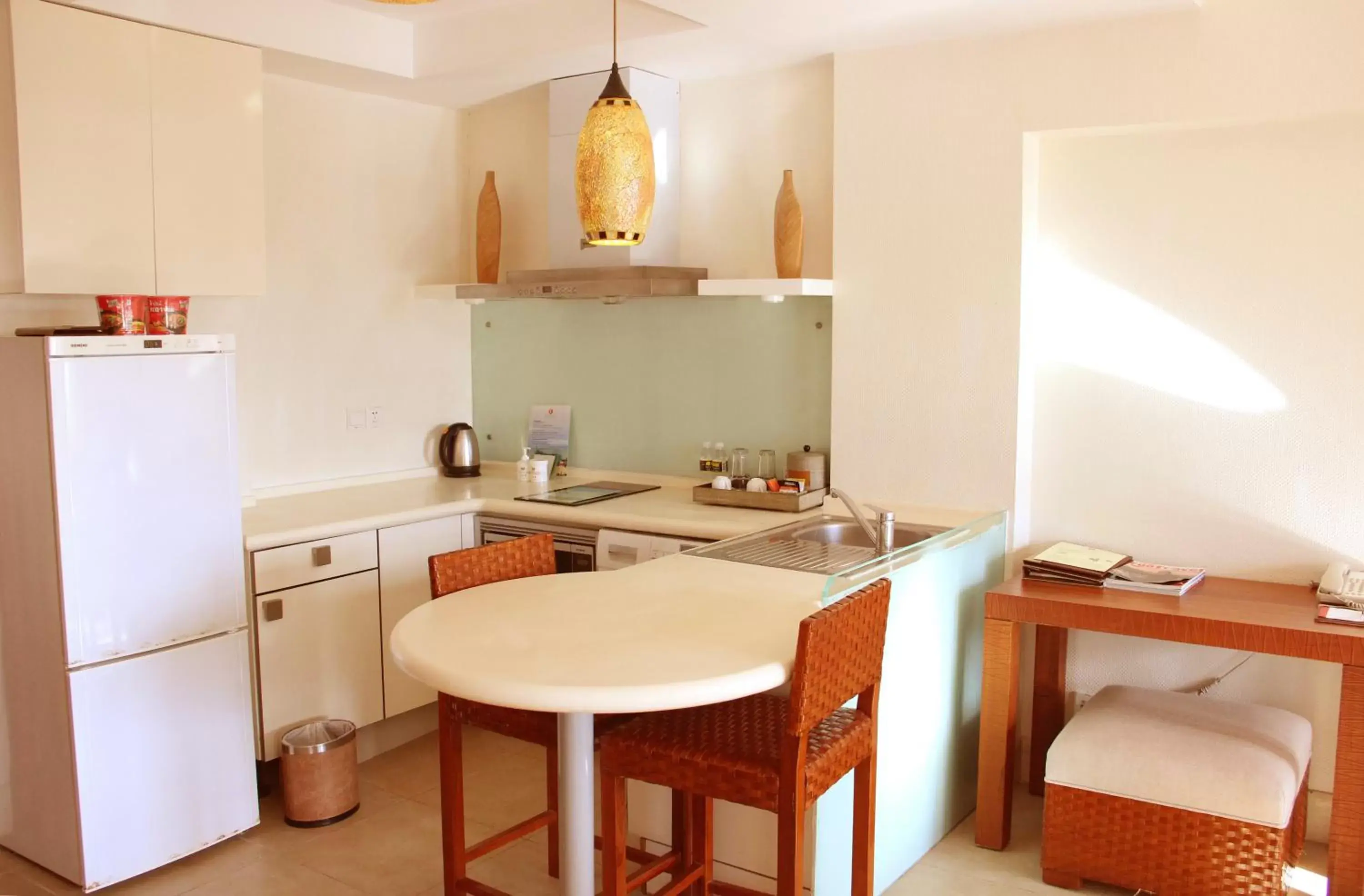 Kitchen or kitchenette, Kitchen/Kitchenette in Aegean Suites Sanya Yalong Bay Resort