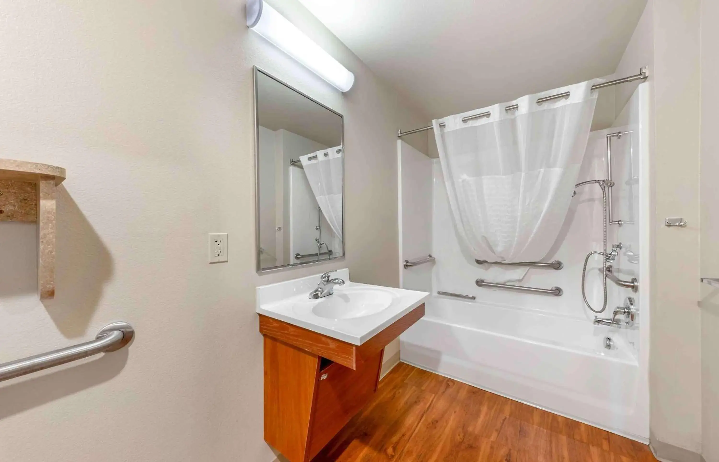 Bathroom in Extended Stay America Select Suites - Oklahoma City - West