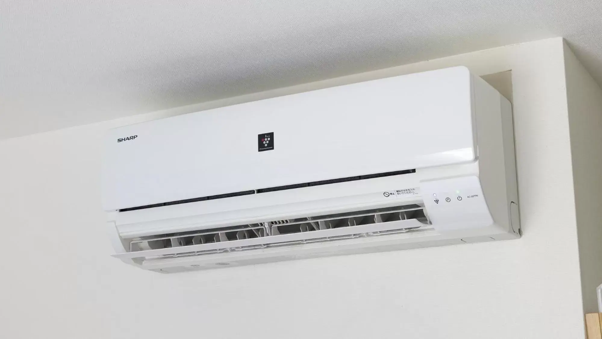 air conditioner in Toyoko Inn Okayama eki Nishi guchi Migi