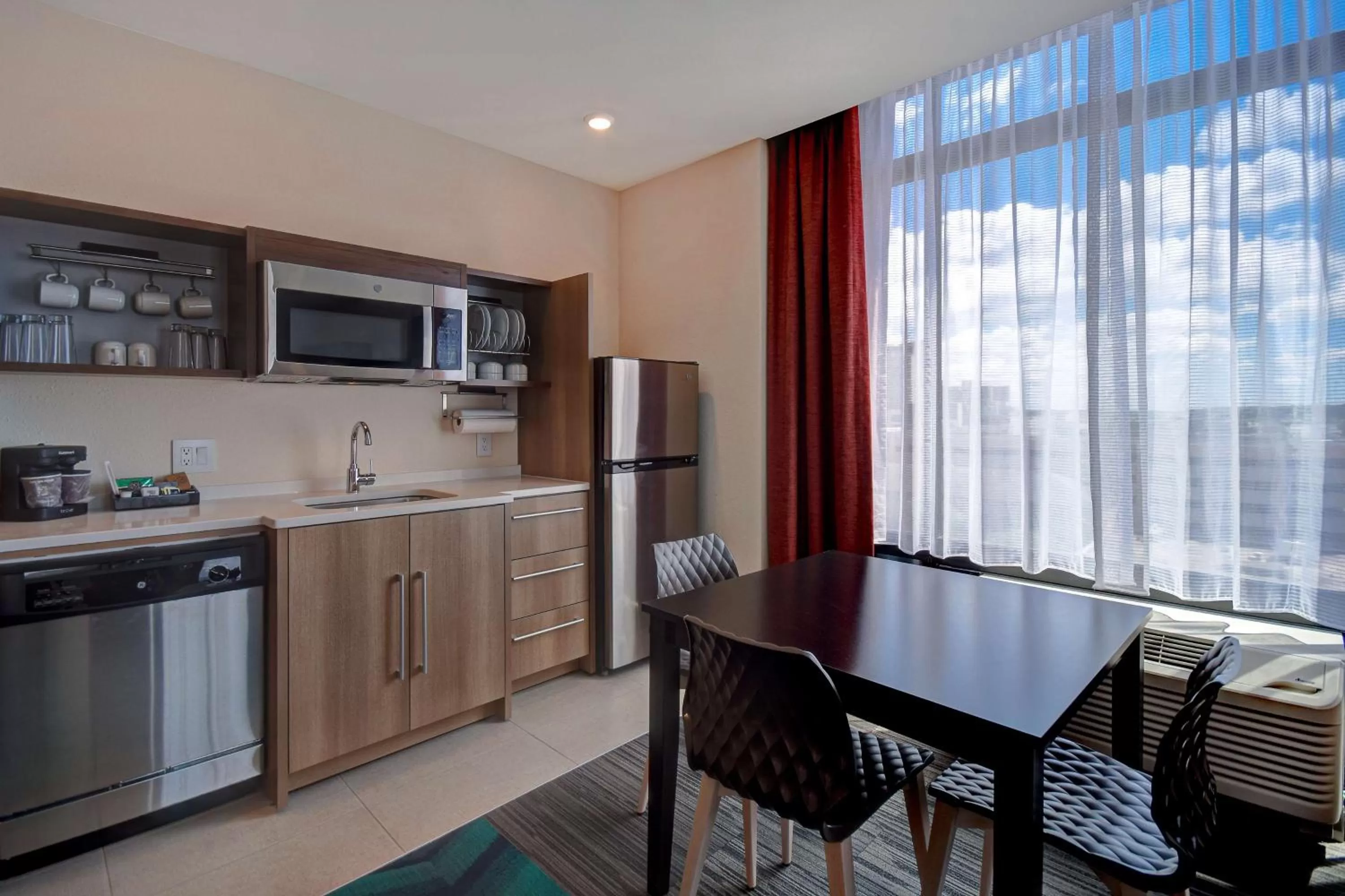 Kitchen or kitchenette in Home2 Suites By Hilton Kalamazoo Downtown, Mi