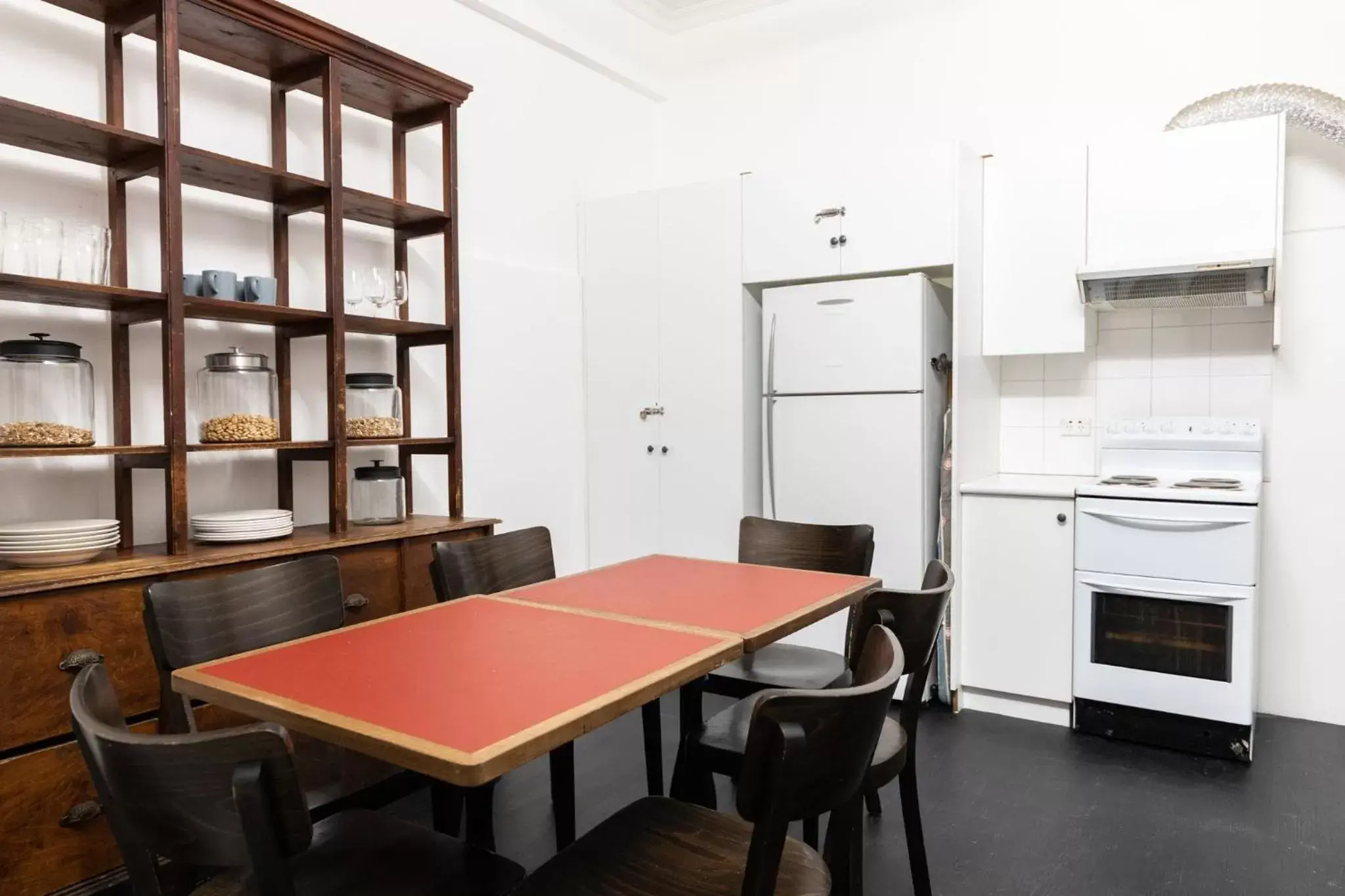 Communal kitchen, Dining Area in Wynyard Hotel