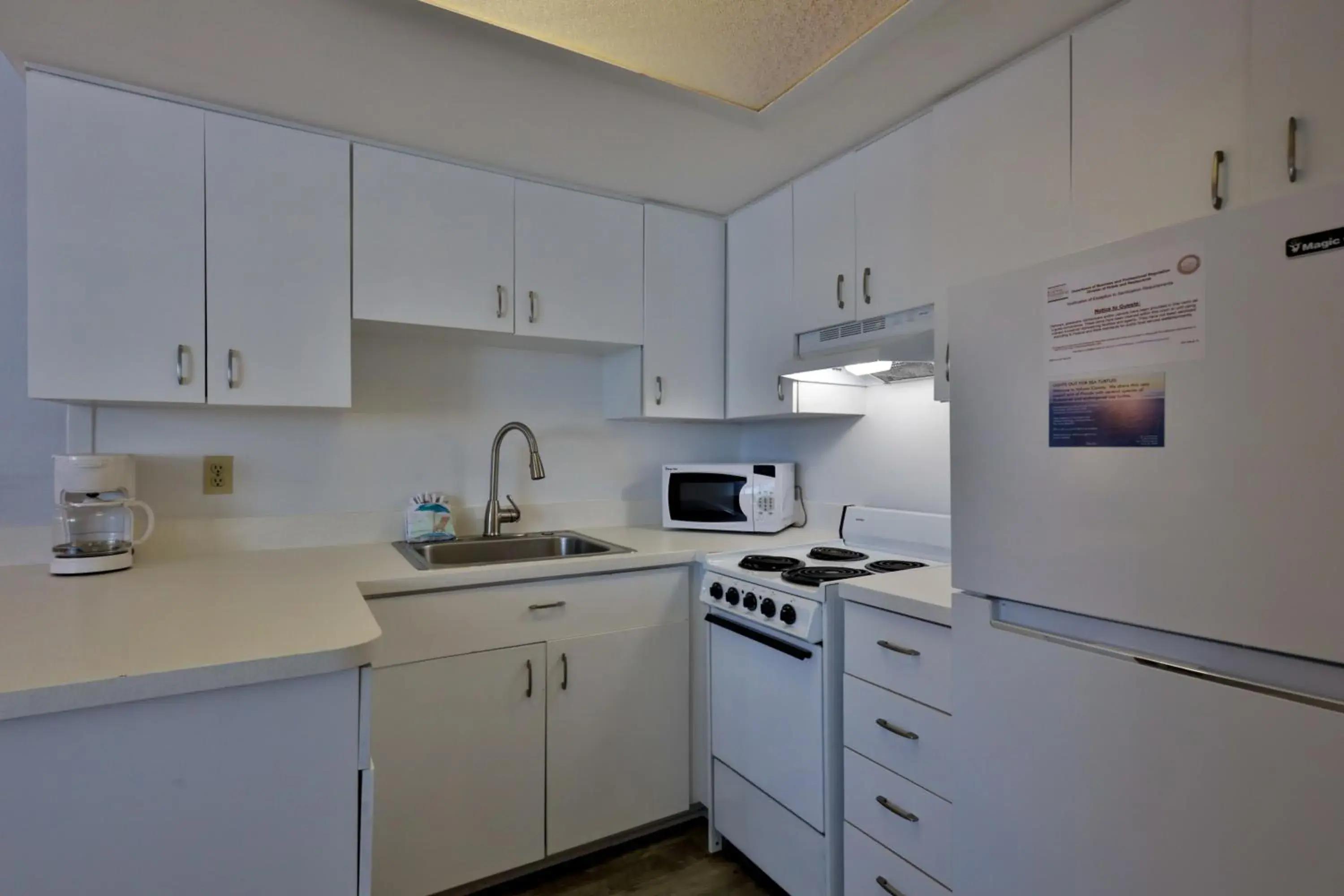 Kitchen/Kitchenette in Coastal Waters