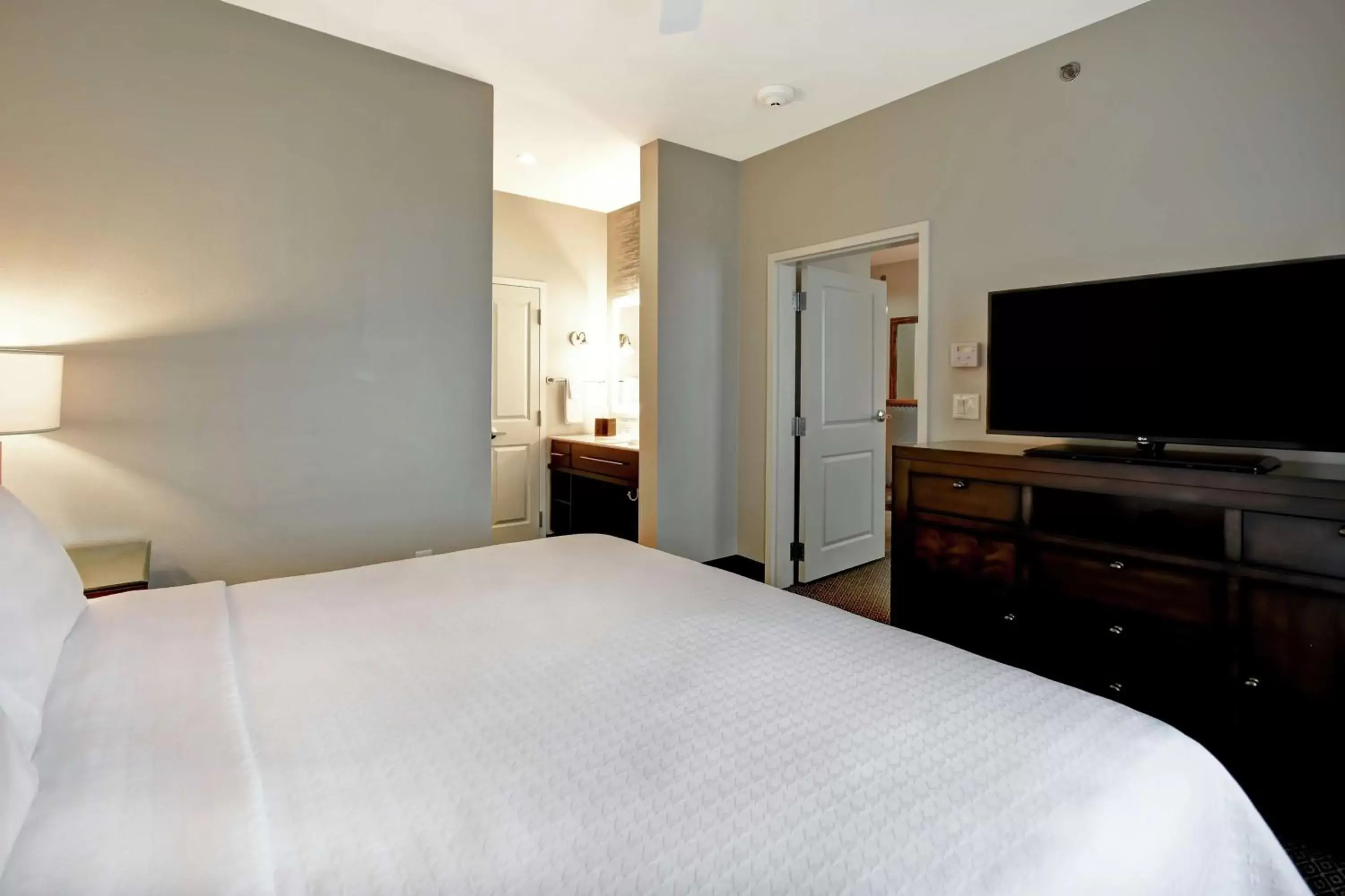 Bedroom, Bed in Homewood Suites by Hilton Dallas Arlington South