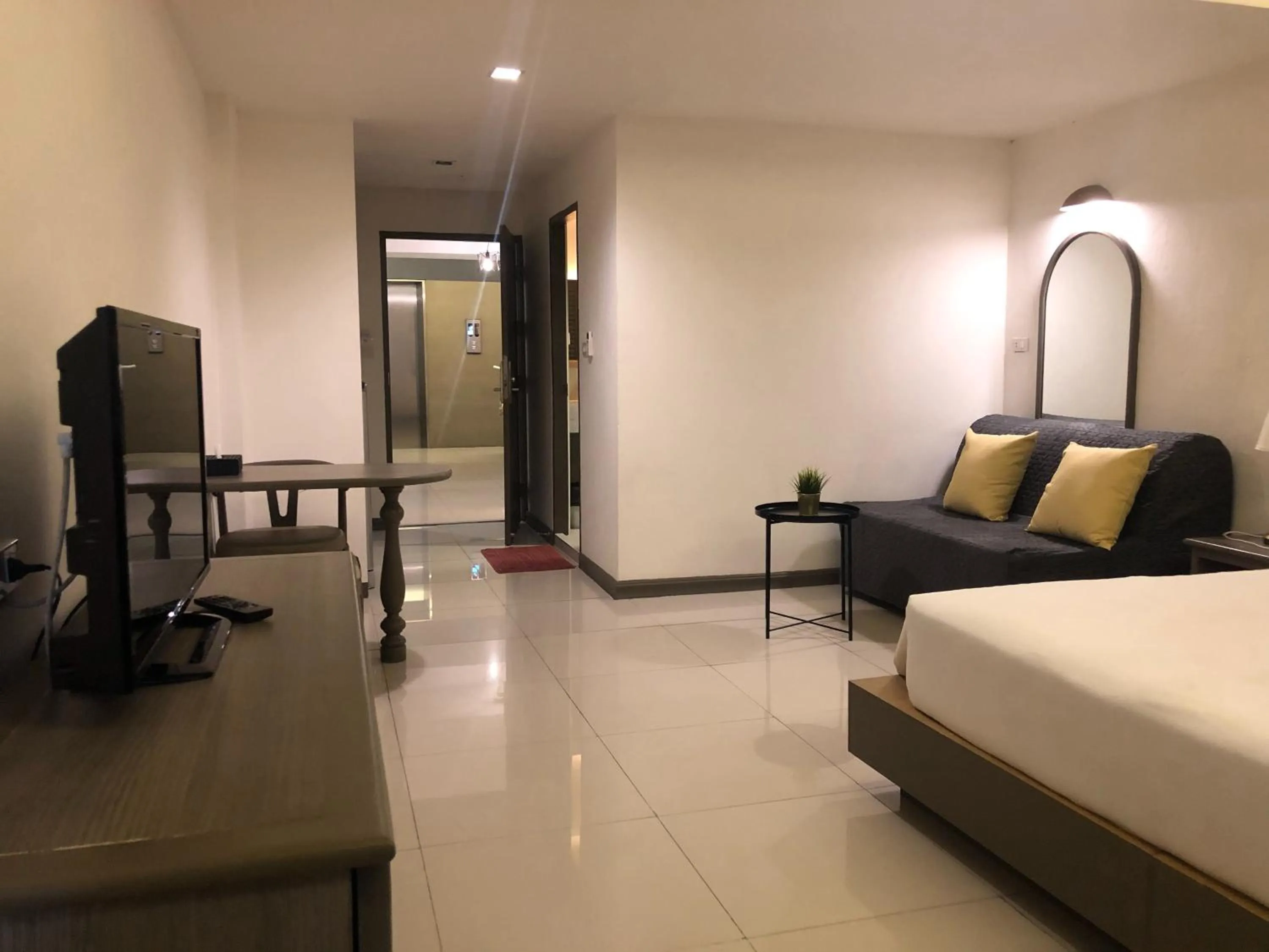 Living room, Bed in Lee Garden Bangkok