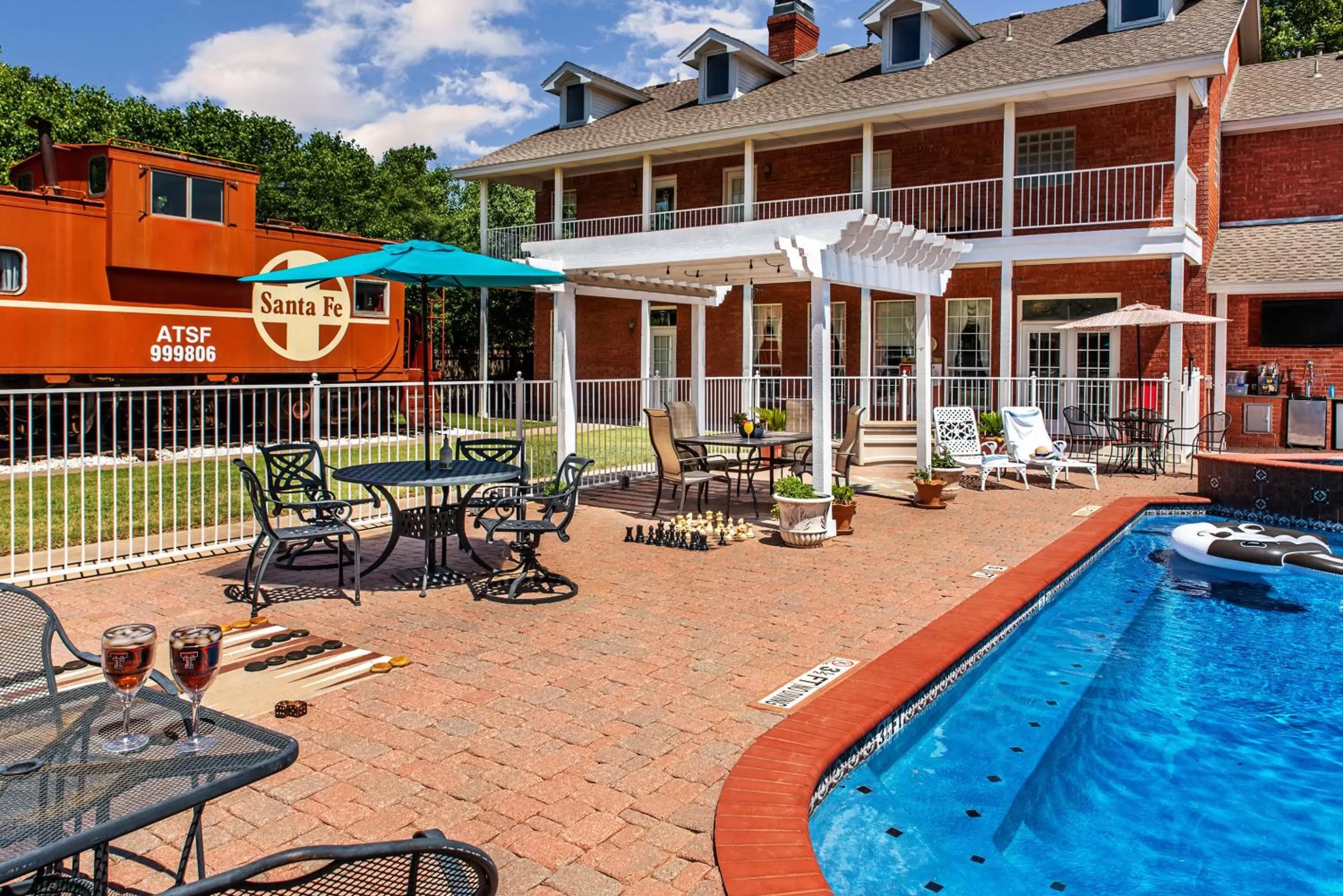 Swimming pool in Woodrow House Bed & Breakfast