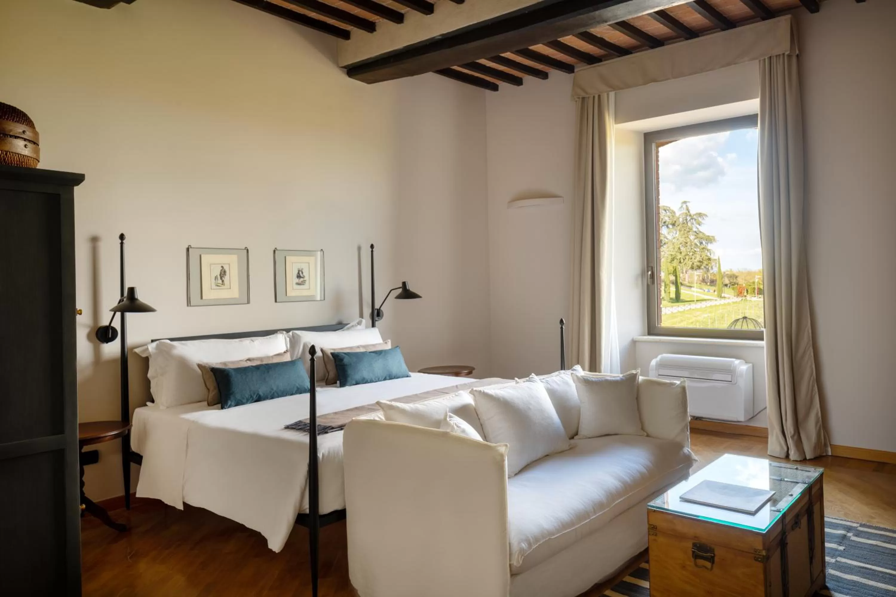 Photo of the whole room, Bed in Precise Tale Poggio Alla Sala